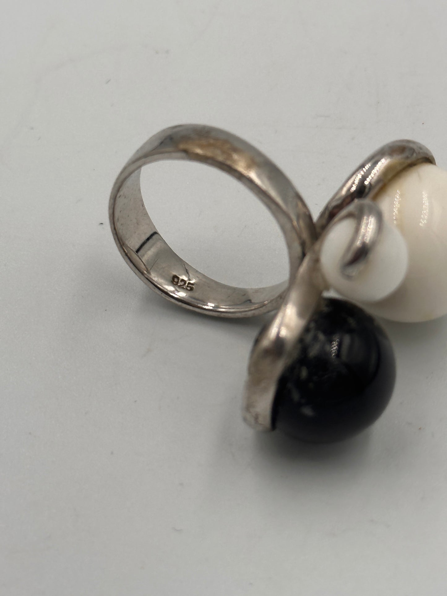 Vintage Silber 925 Ring mit Schwarz-Weißen Perlen