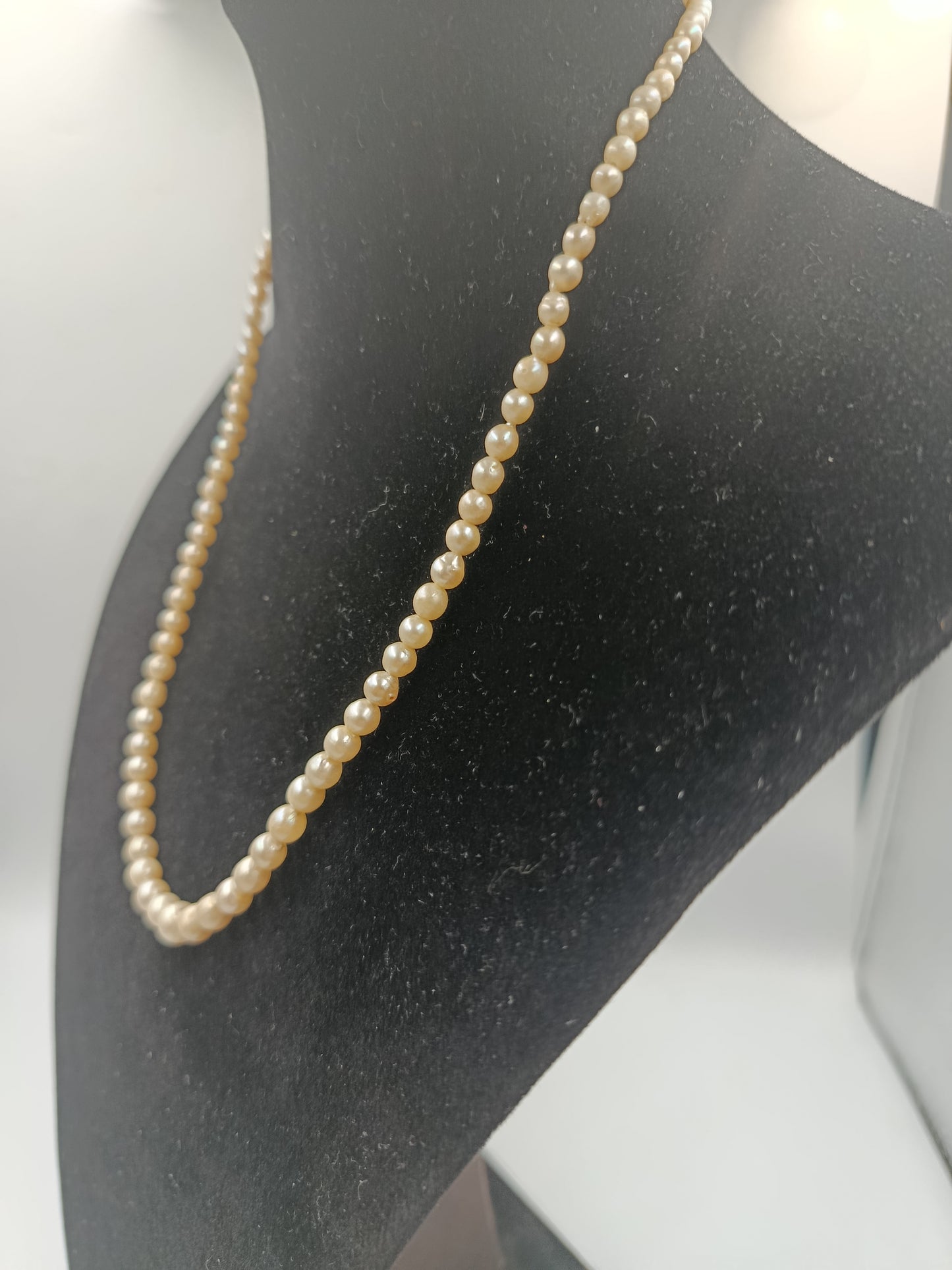 Elegante Vintage-Perlenkette mit filigranem Verschluss