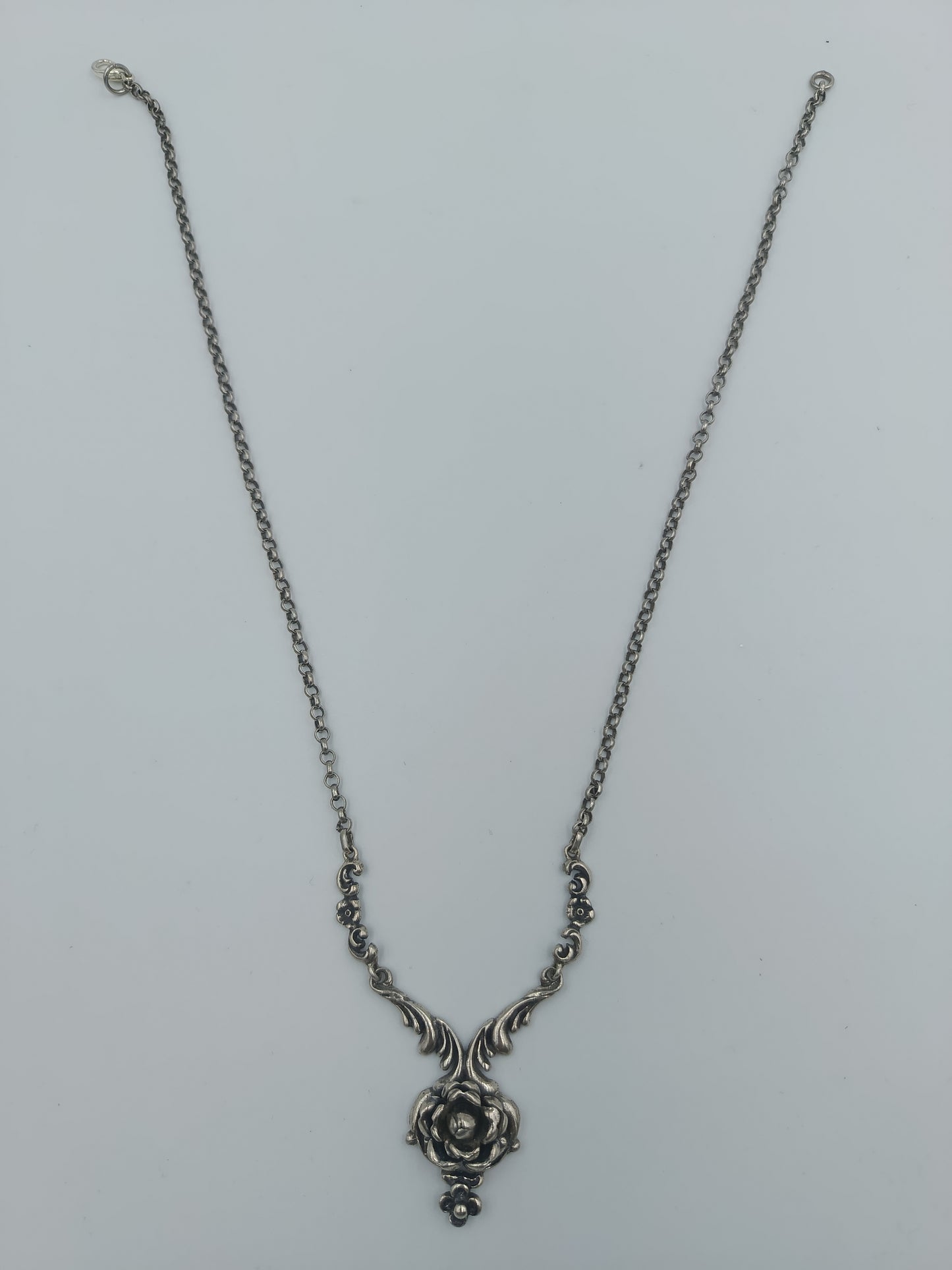 Antikes Collier aus 925er Silber mit Rosenornament