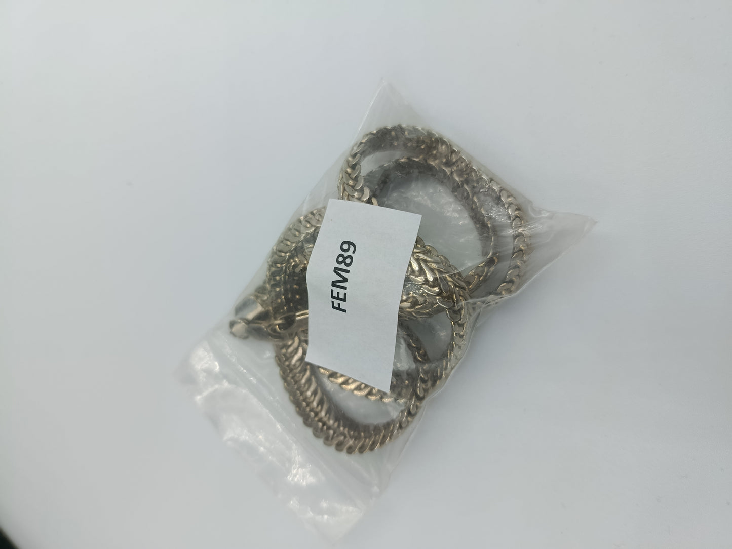 Elegante goldfarbene Panzerkette