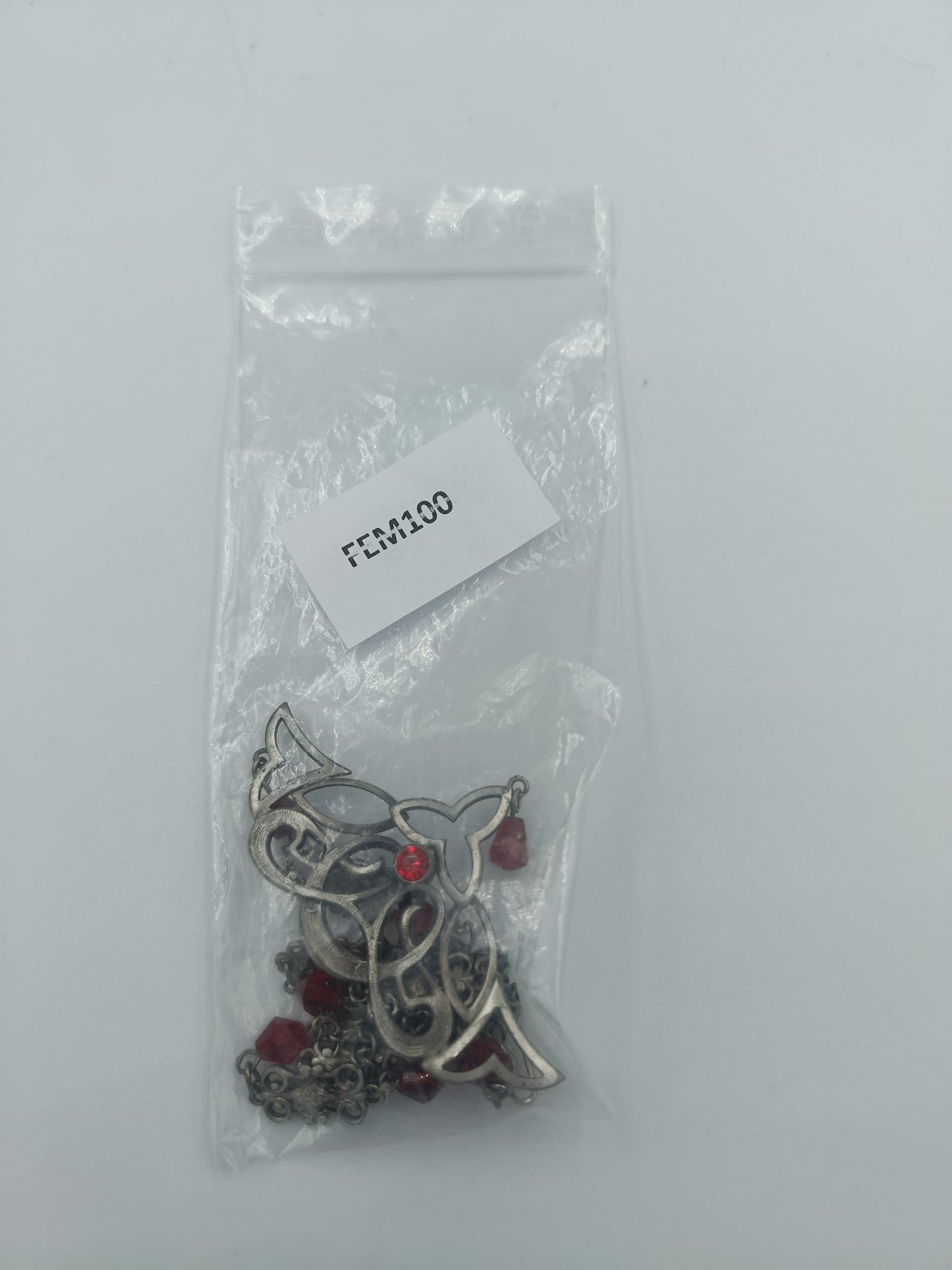 Antike Silberkette mit roten Glassteinen