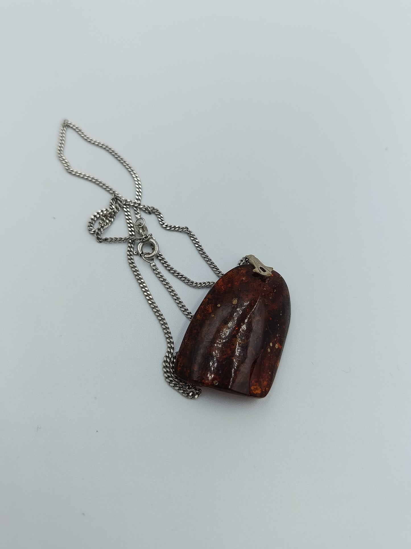 925er Silberkette mit großem Bernsteinanhänger