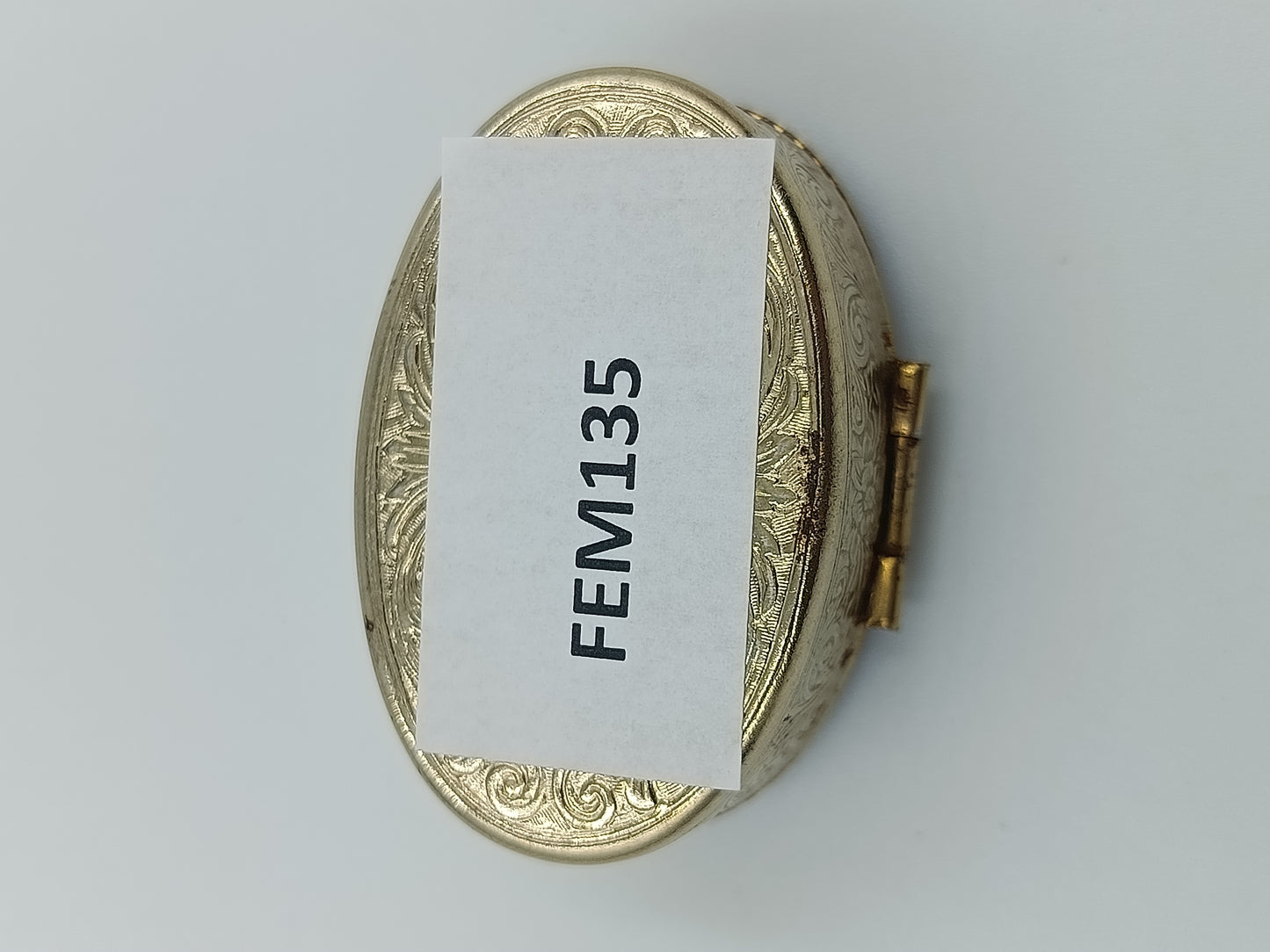 Ovale Porzellandose mit Vergissmeinnicht-Motiv