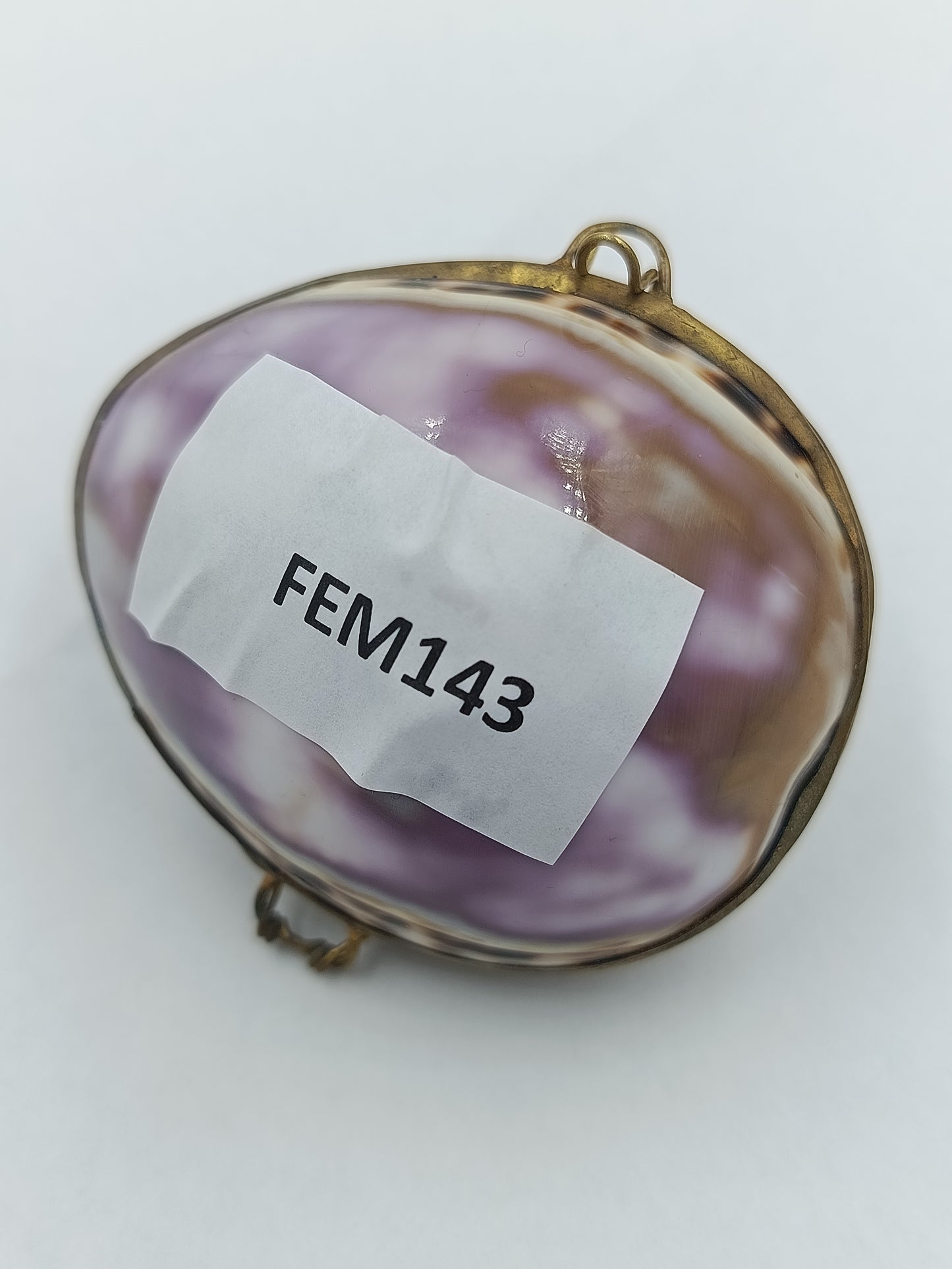 Muschel-Döschen mit Messingfassung