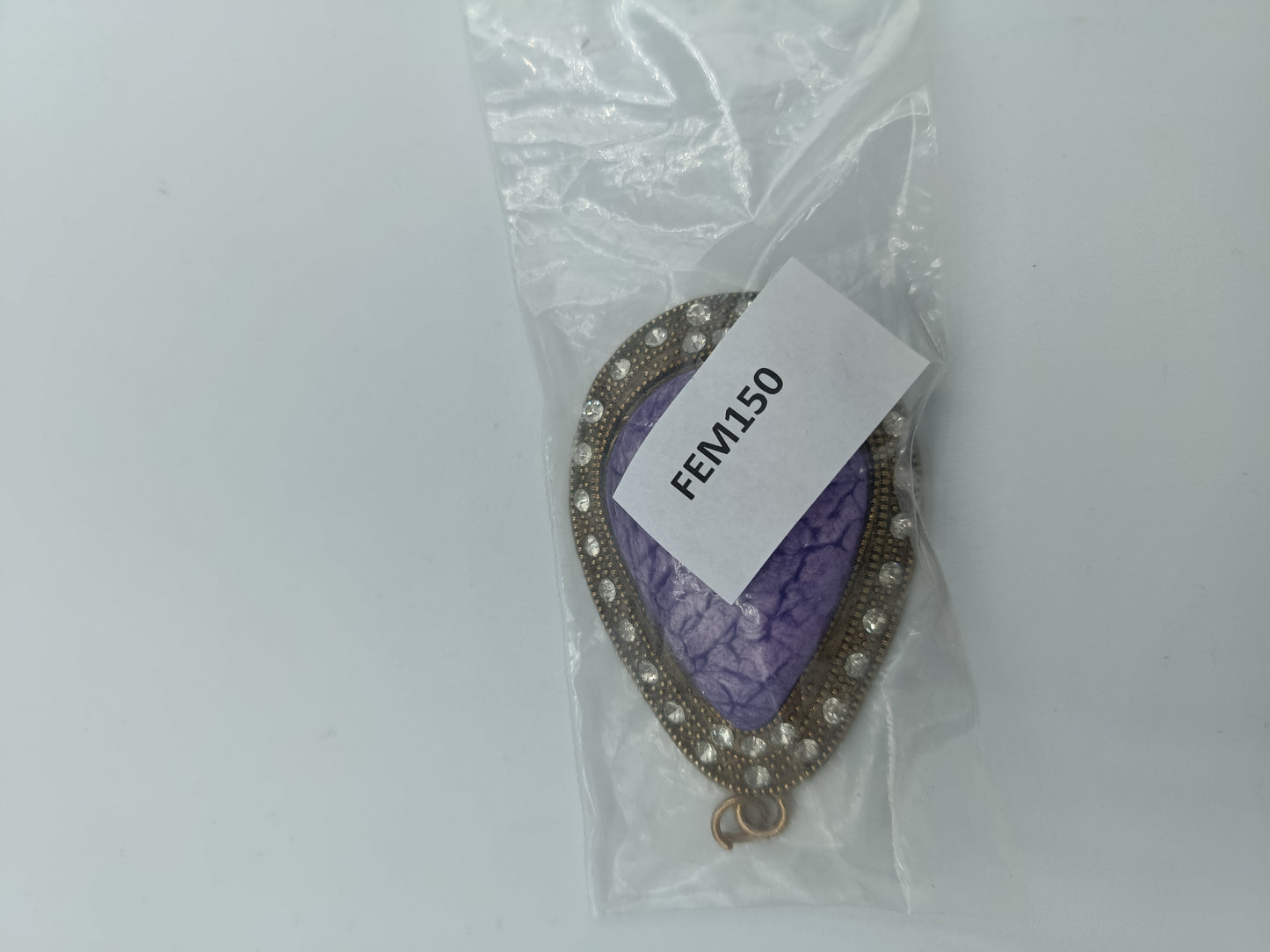 Tropfen-Anhänger mit lila Stein und Strassbesatz