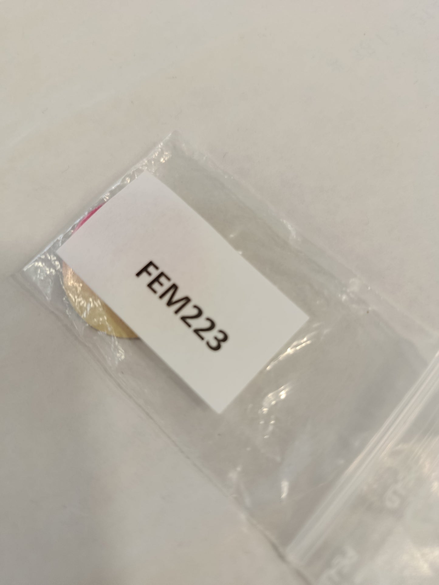 Clip-Ohrring im Farbverlauf Rot-Gelb