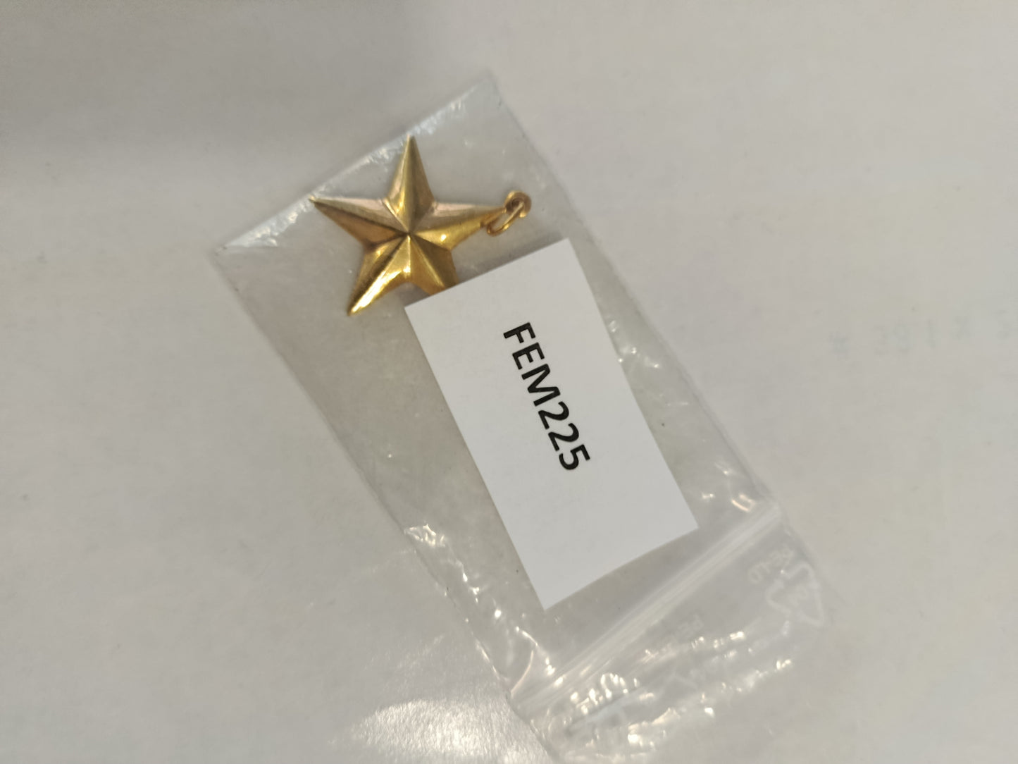 Goldfarbener Stern-Anhänger