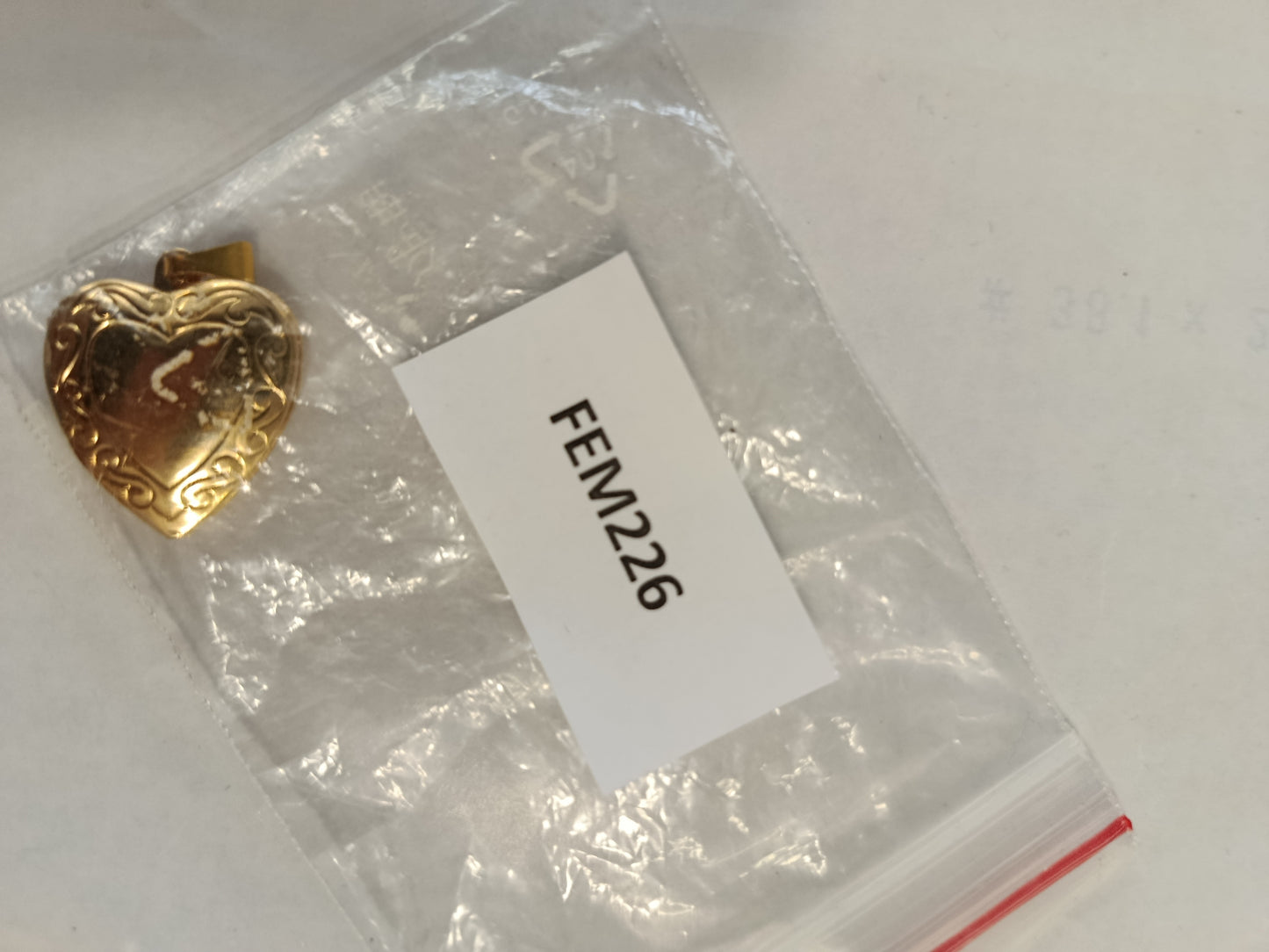 Herz-Medaillon in Goldoptik