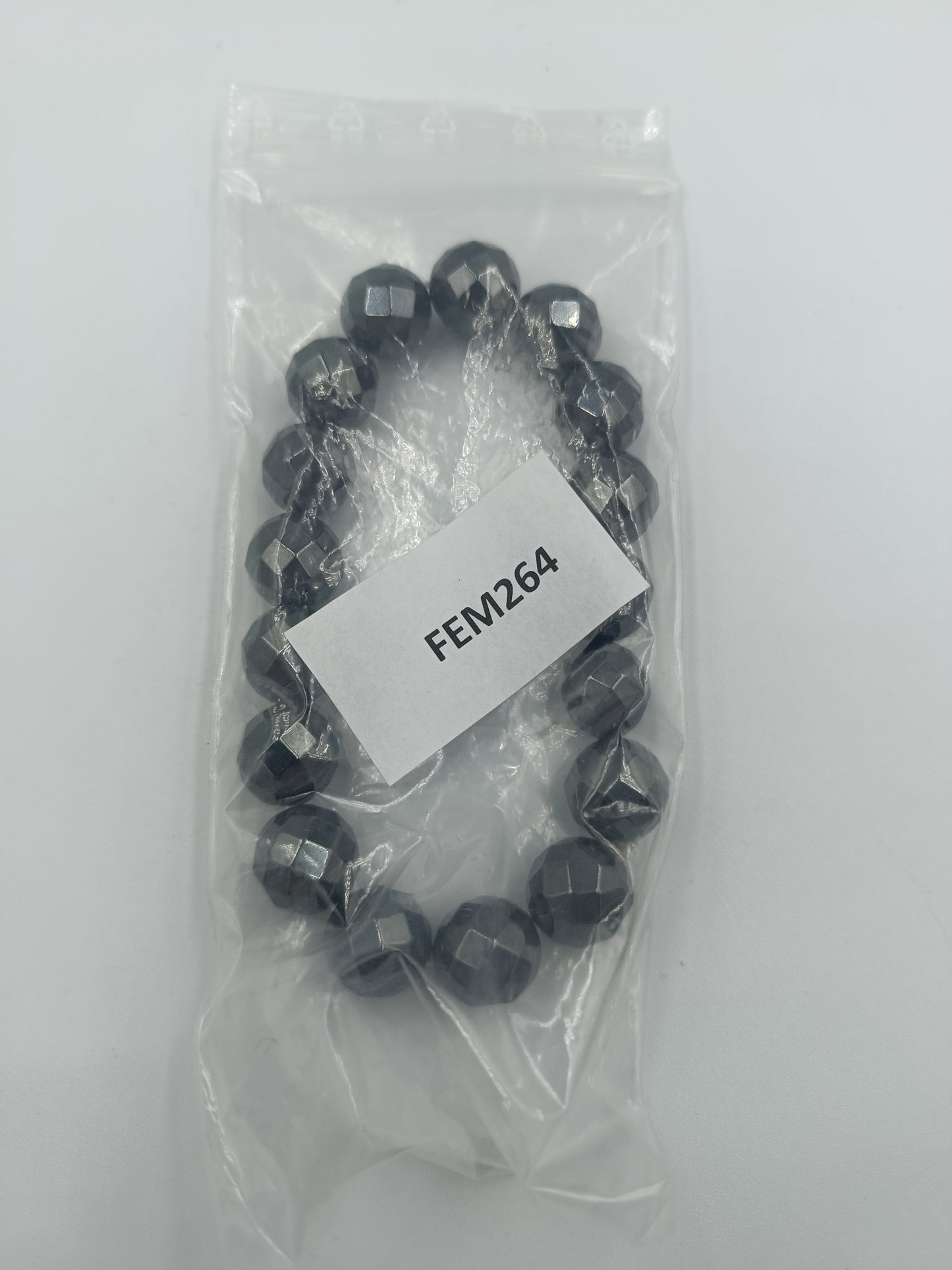 Edles Hämatit-Armband mit Facettenschliff