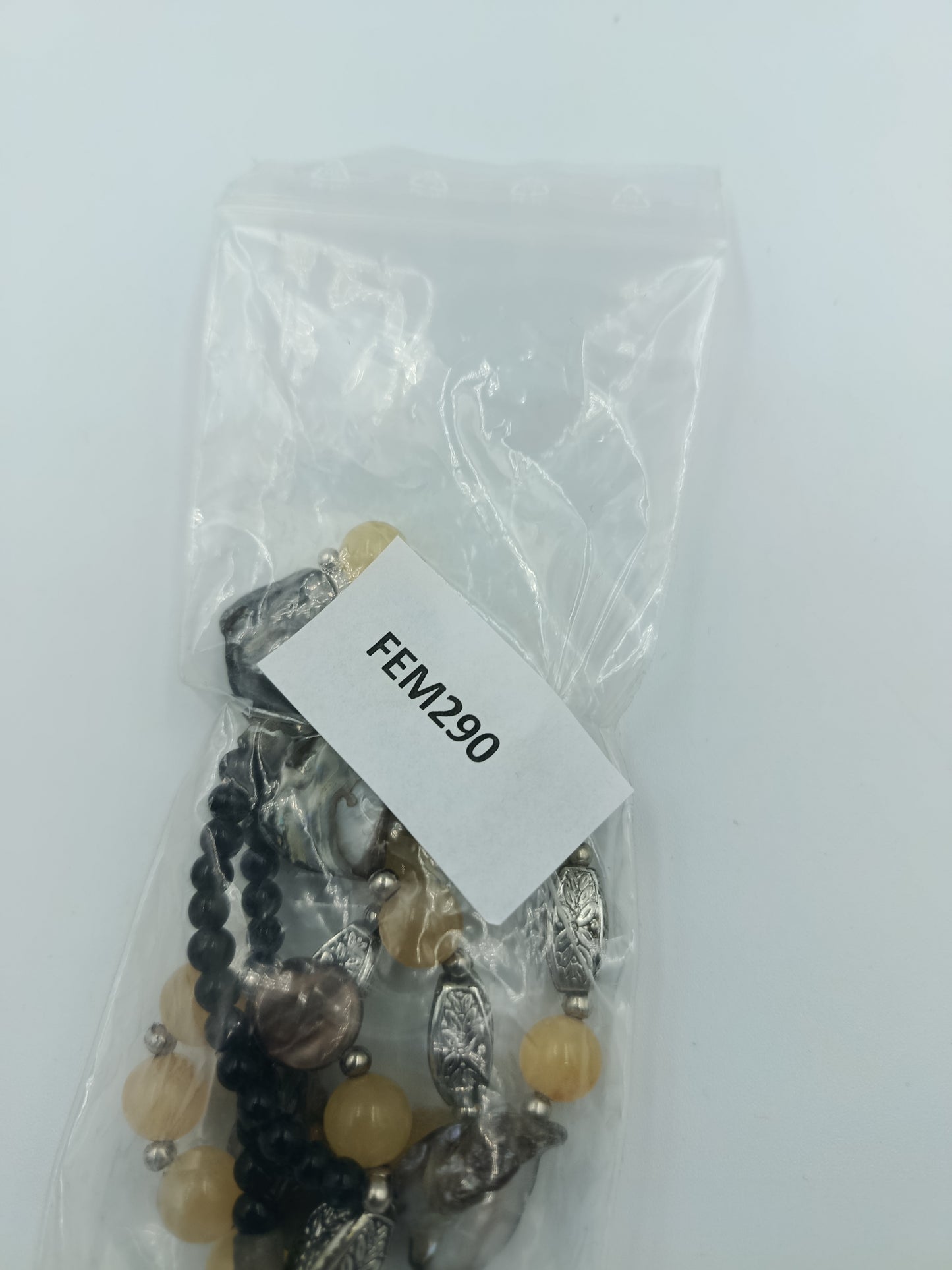 Naturstein-Kette mit Muschelelementen und Silberoptik-Perlen