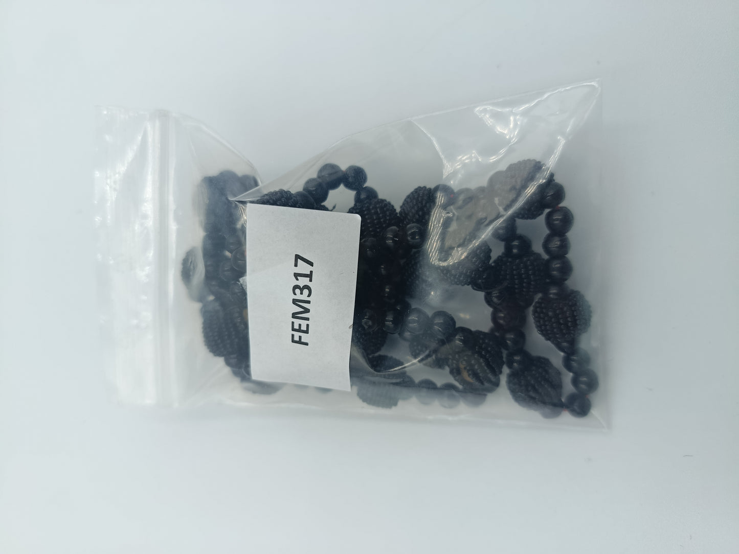 Lange schwarze Perlenkette