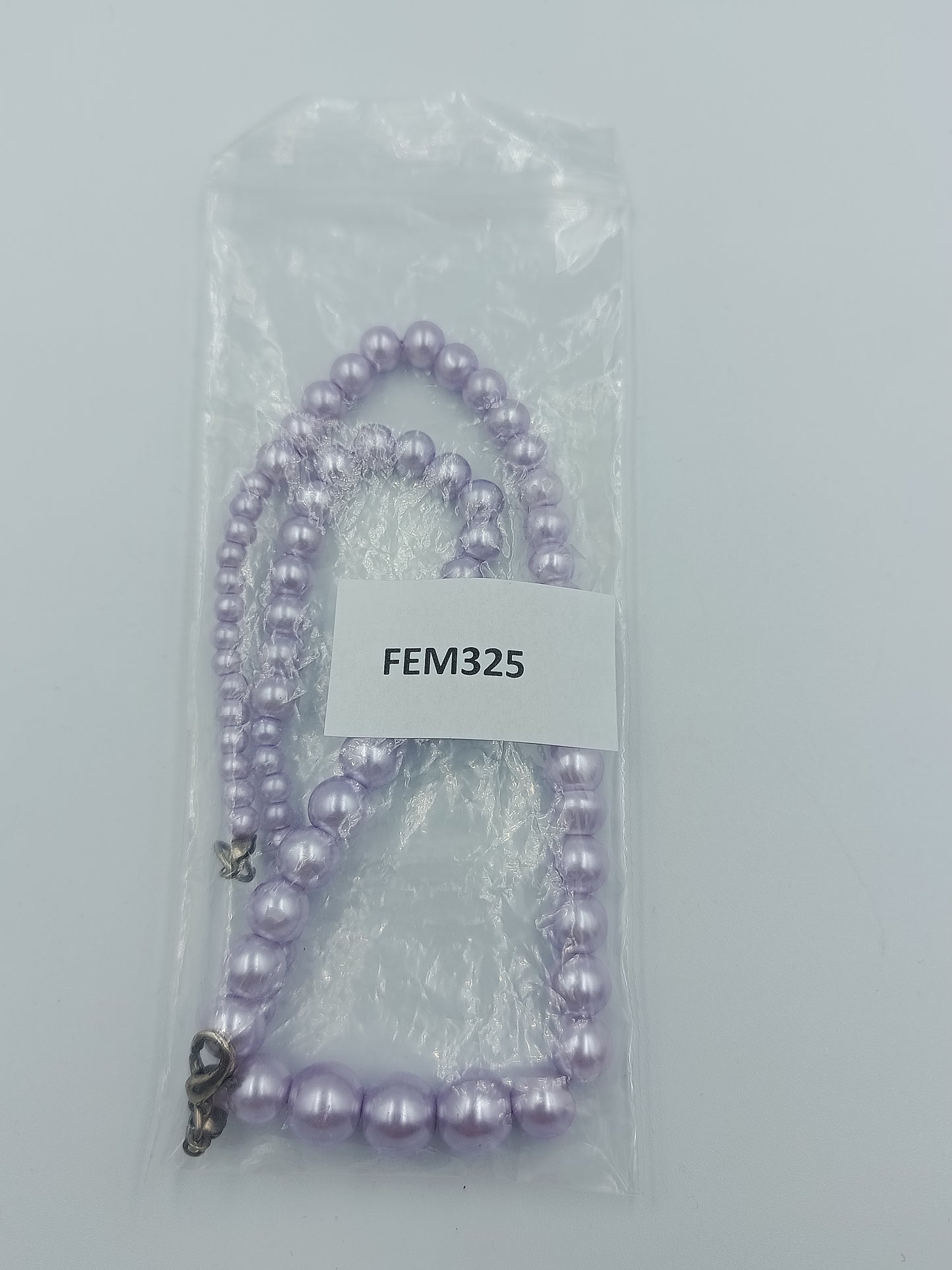 Zarte Perlenkette in Flieder-Optik