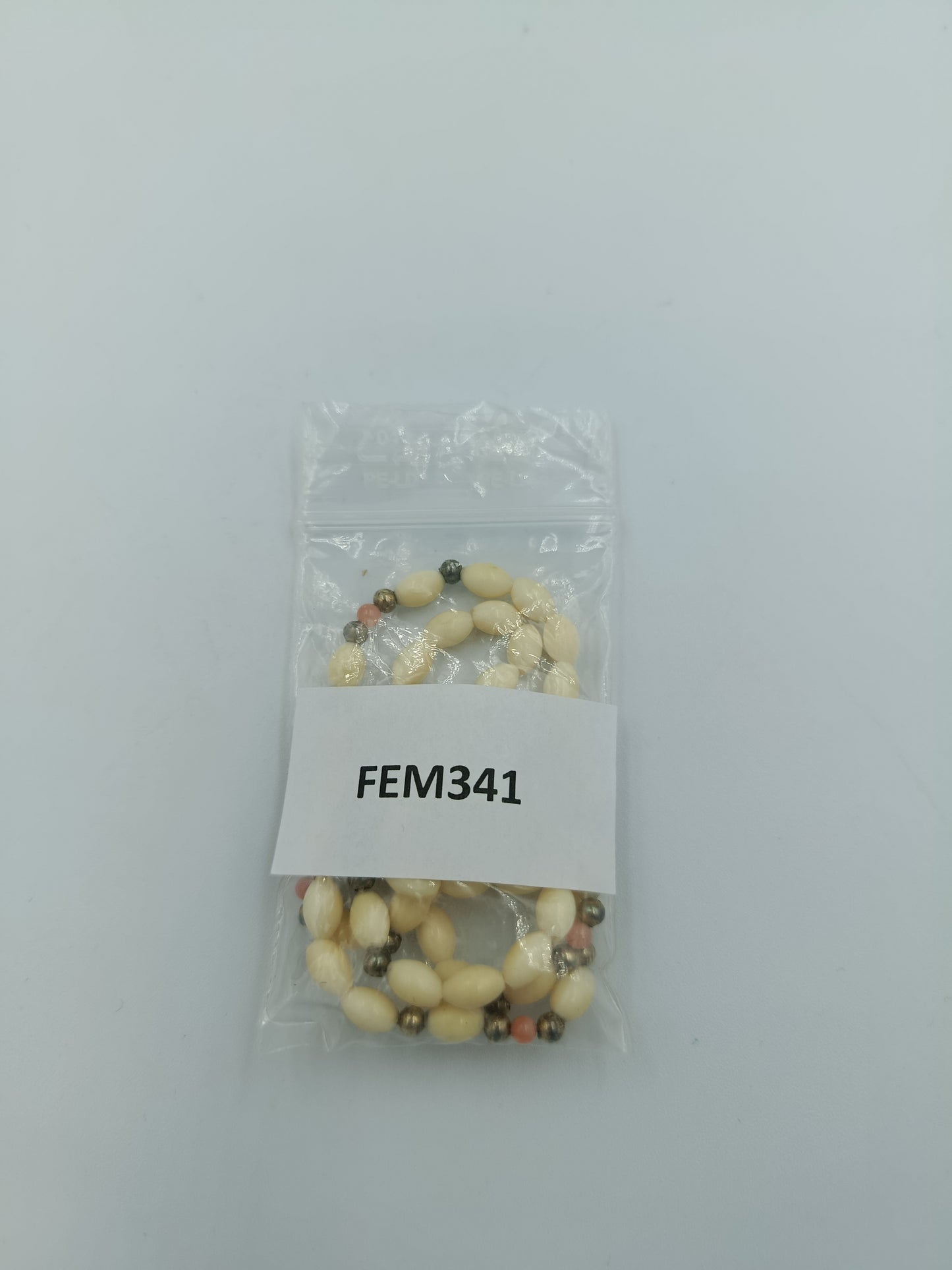 Vintage-Kette mit cremefarbenen Perlen und Farbakzenten