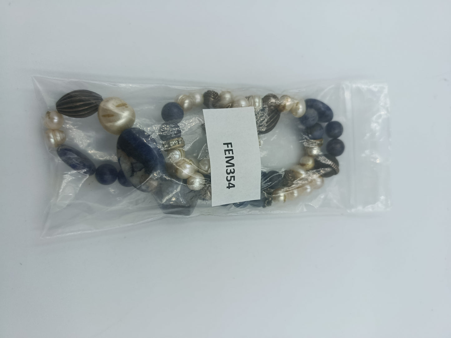 Halskette mit Sodalith-Steinen und Süßwasserperlen