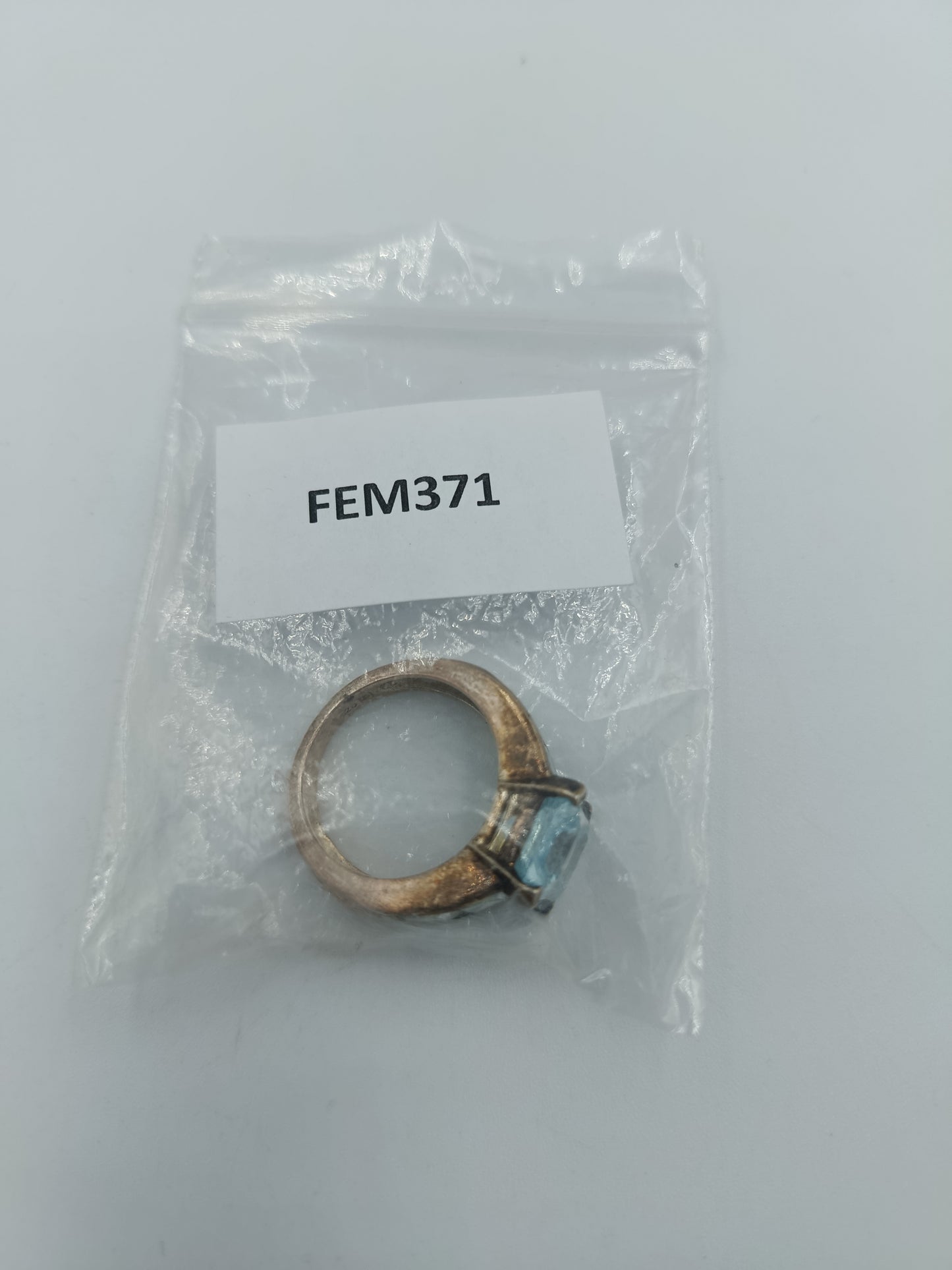 925er Silberring mit hellblauem Stein