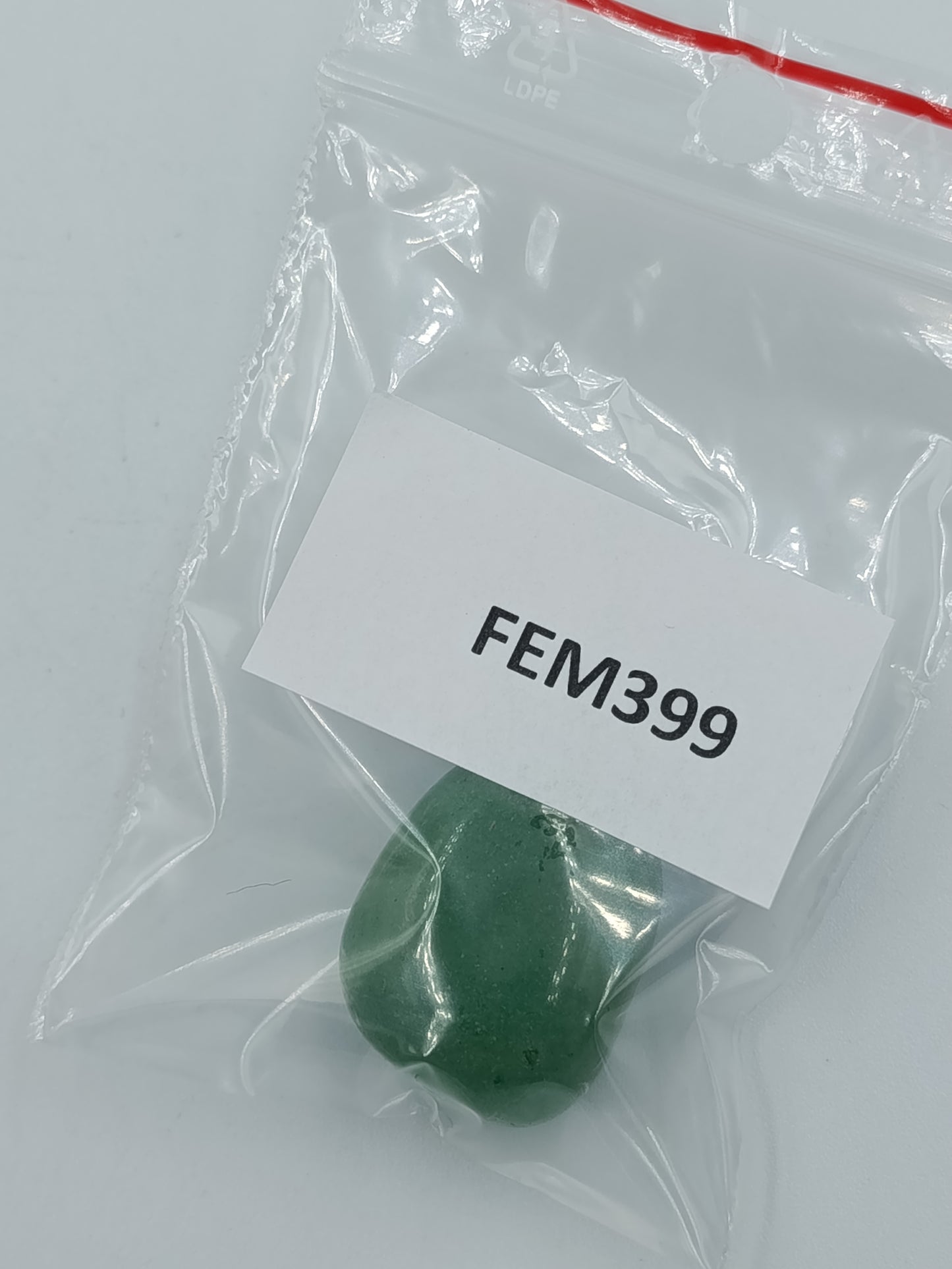 Grüner Aventurin-Anhänger mit polierter Oberfläche