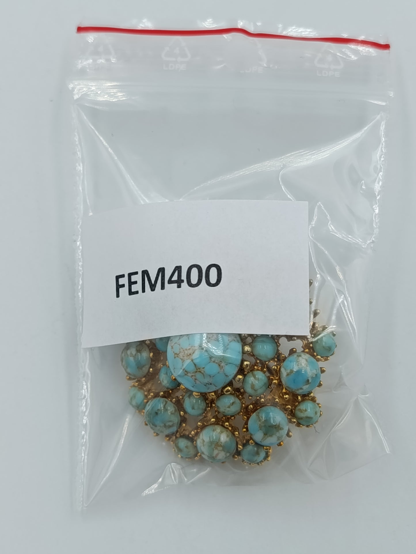 Vergoldete Brosche mit türkisfarbenen Steinen im Vintage-Design