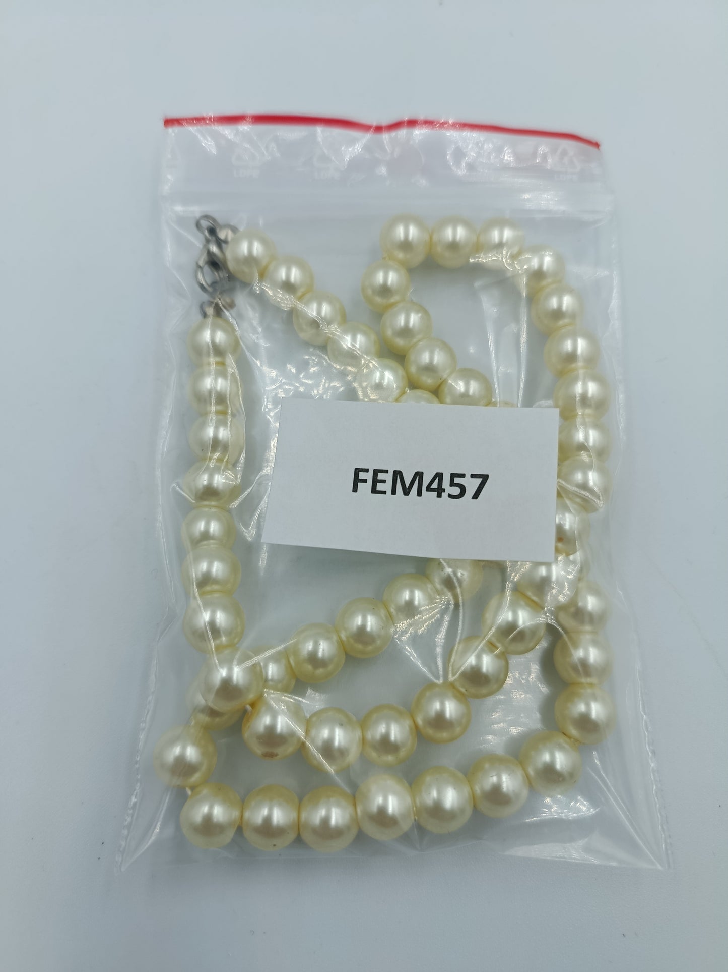 Klassische Perlenkette in Cremeweiß