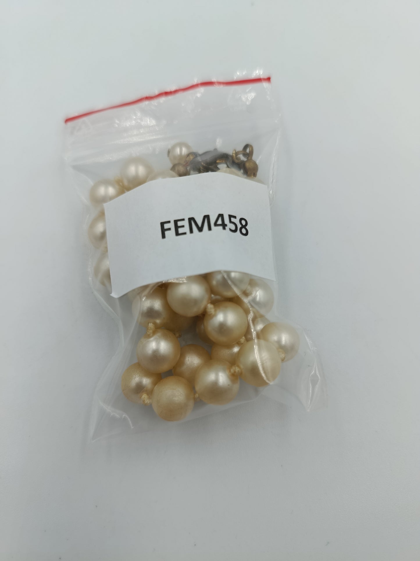 Klassische Perlenkette in Champagner-Ton