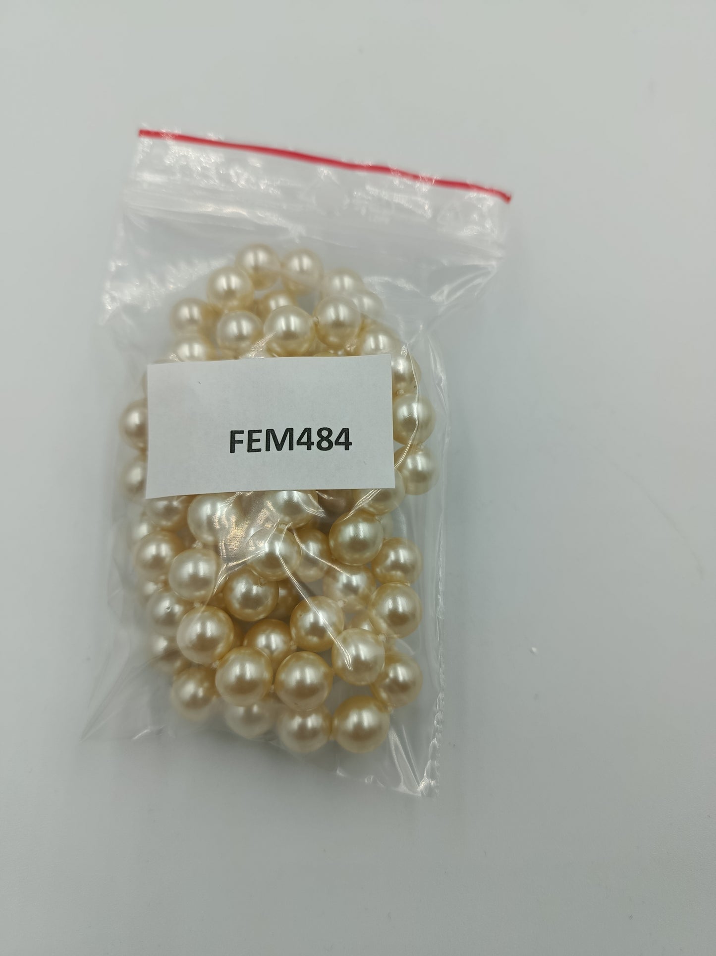 Zweireihige cremefarbene Perlenkette