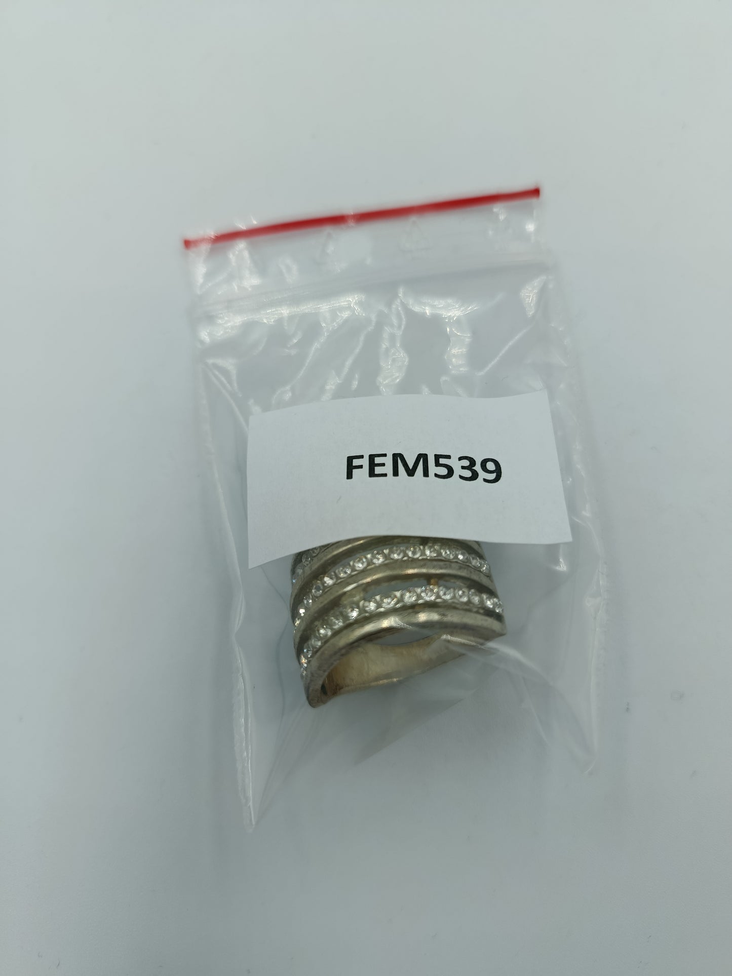 Breiter Vintage-Ring mit Strassreihen