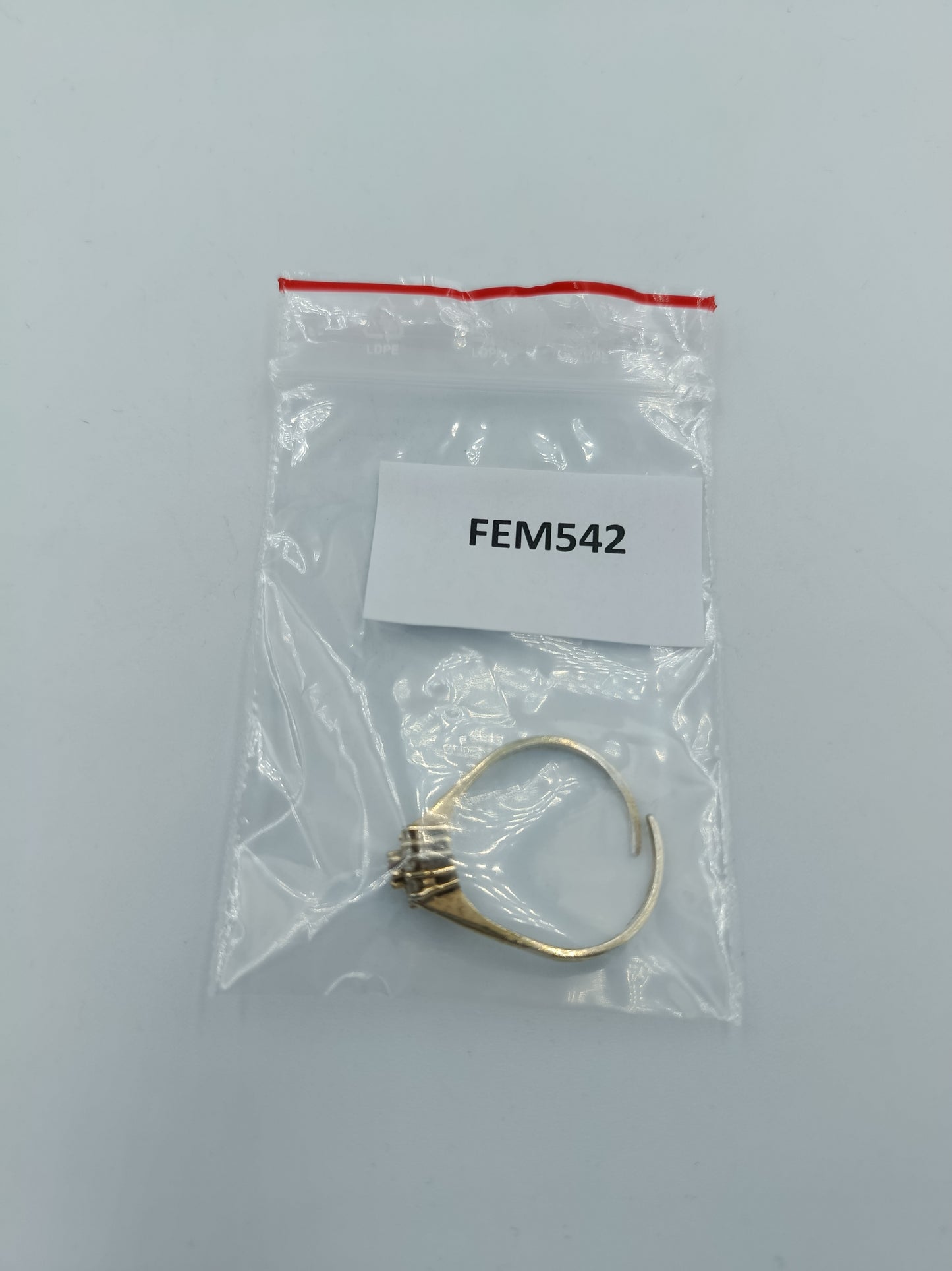 925 Silberring mit roten und klaren Steinen