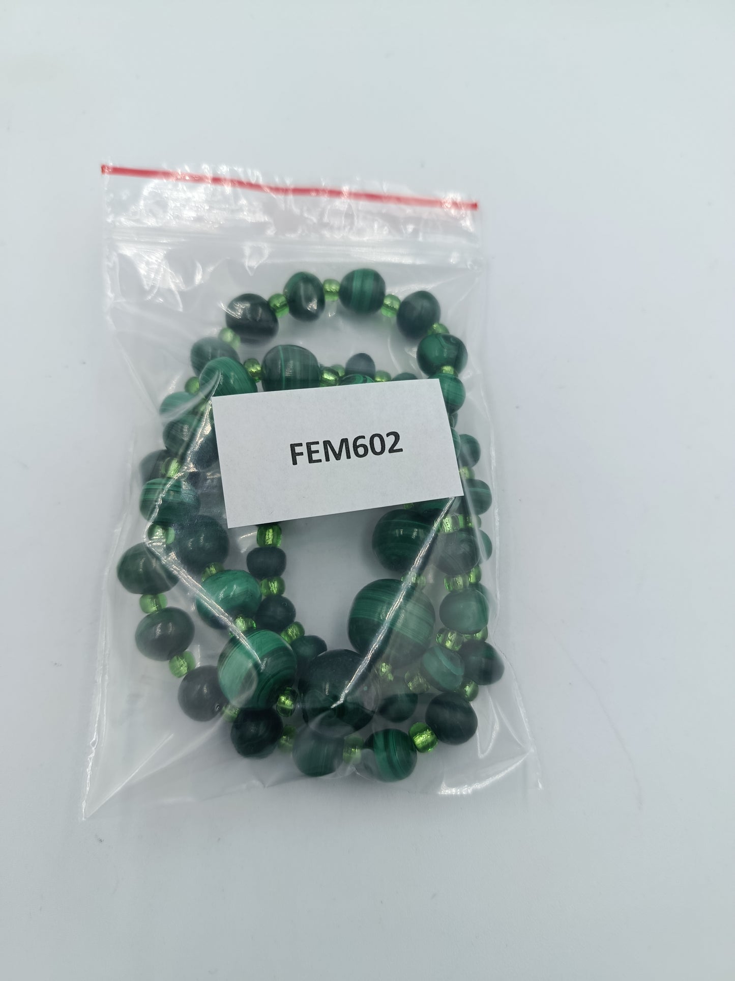 Grüne Perlenkette mit Farbverlauf