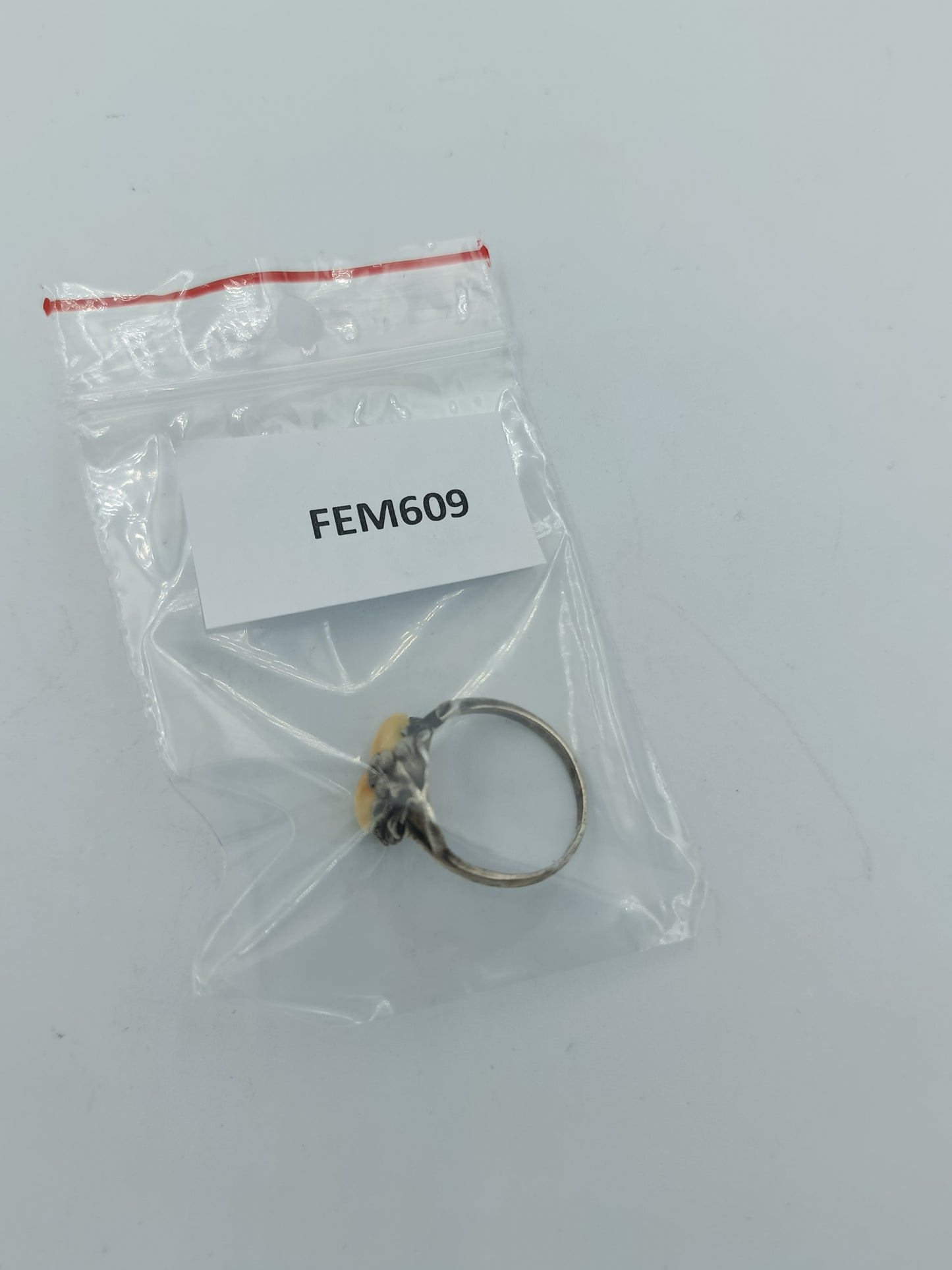 Silberring mit Hirschhorn Optik und Eichenblatt Design