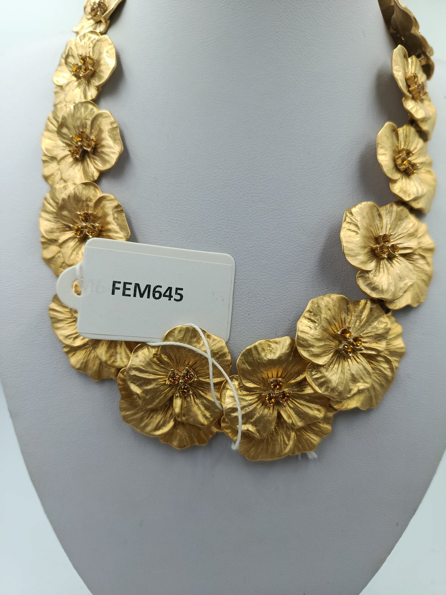 Opulente Statement Kette in Goldblüten Design