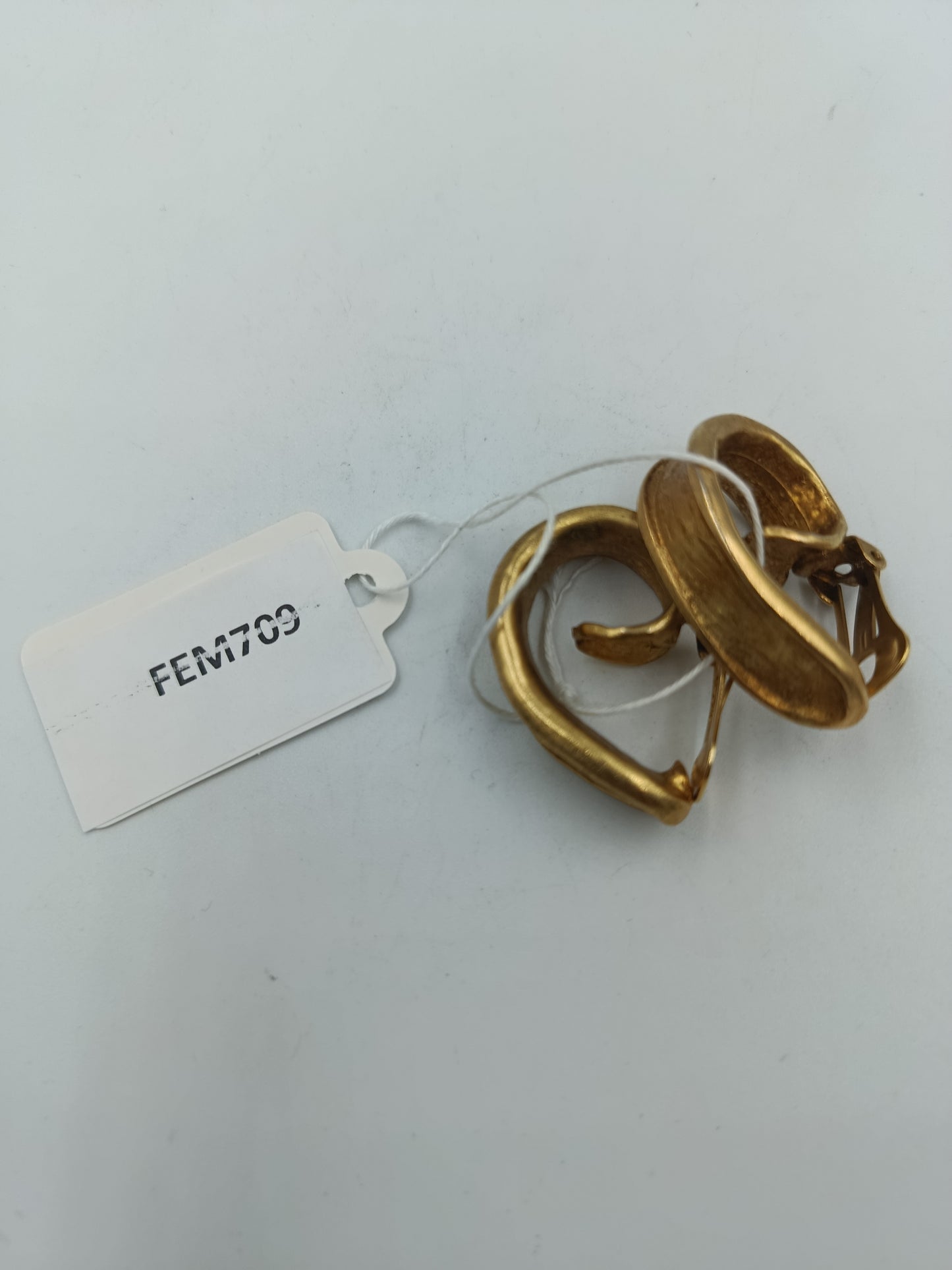 Goldfarbene Clip Ohrringe Vintage Design