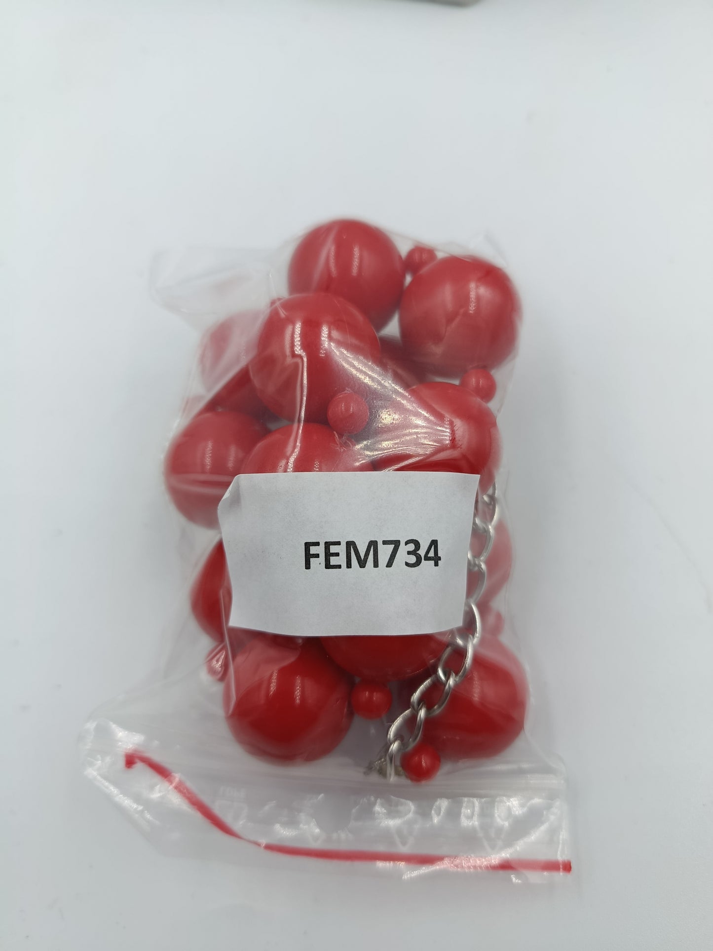 Rote Perlenkette im Vintage-Stil mit großen Kunststoffperlen