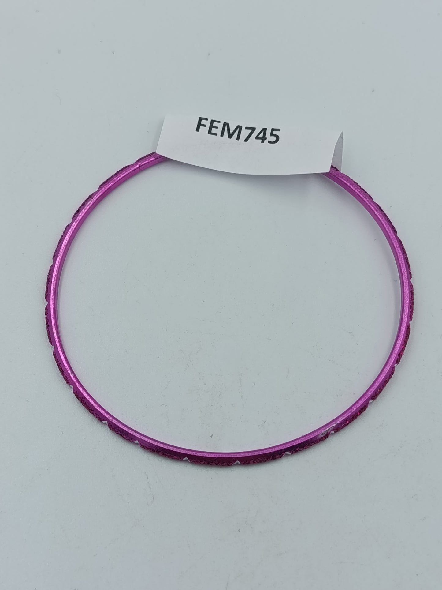 Dünner pinkfarbener Metallarmreif mit Glitzereffekt