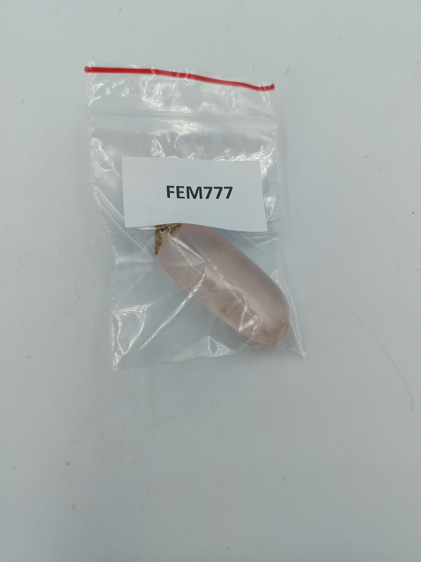 Anhänger aus Rosenquarz in sanftem Rosaton mit Goldöse