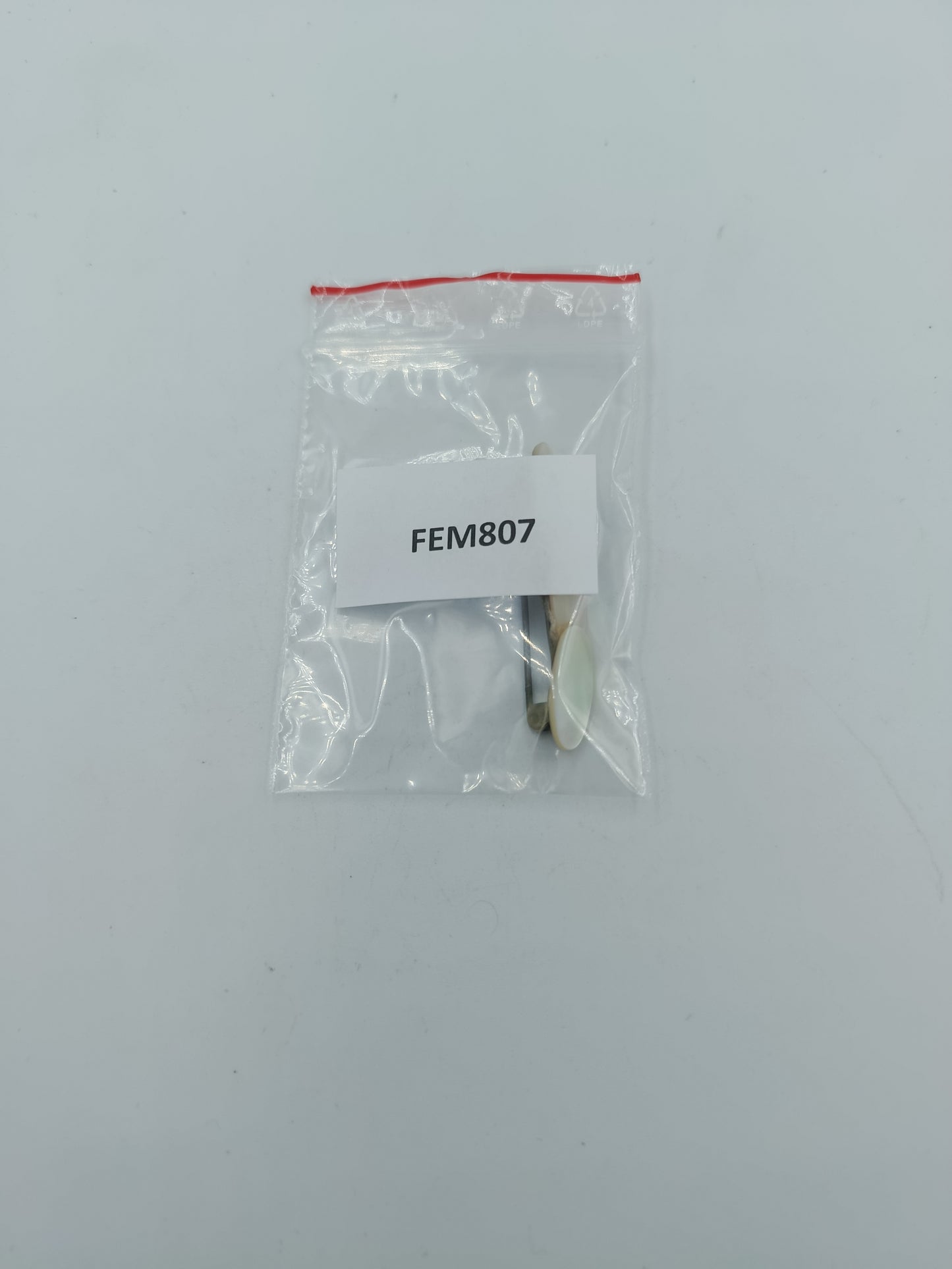 Vintage Brosche aus Perlmutt in Ovalform