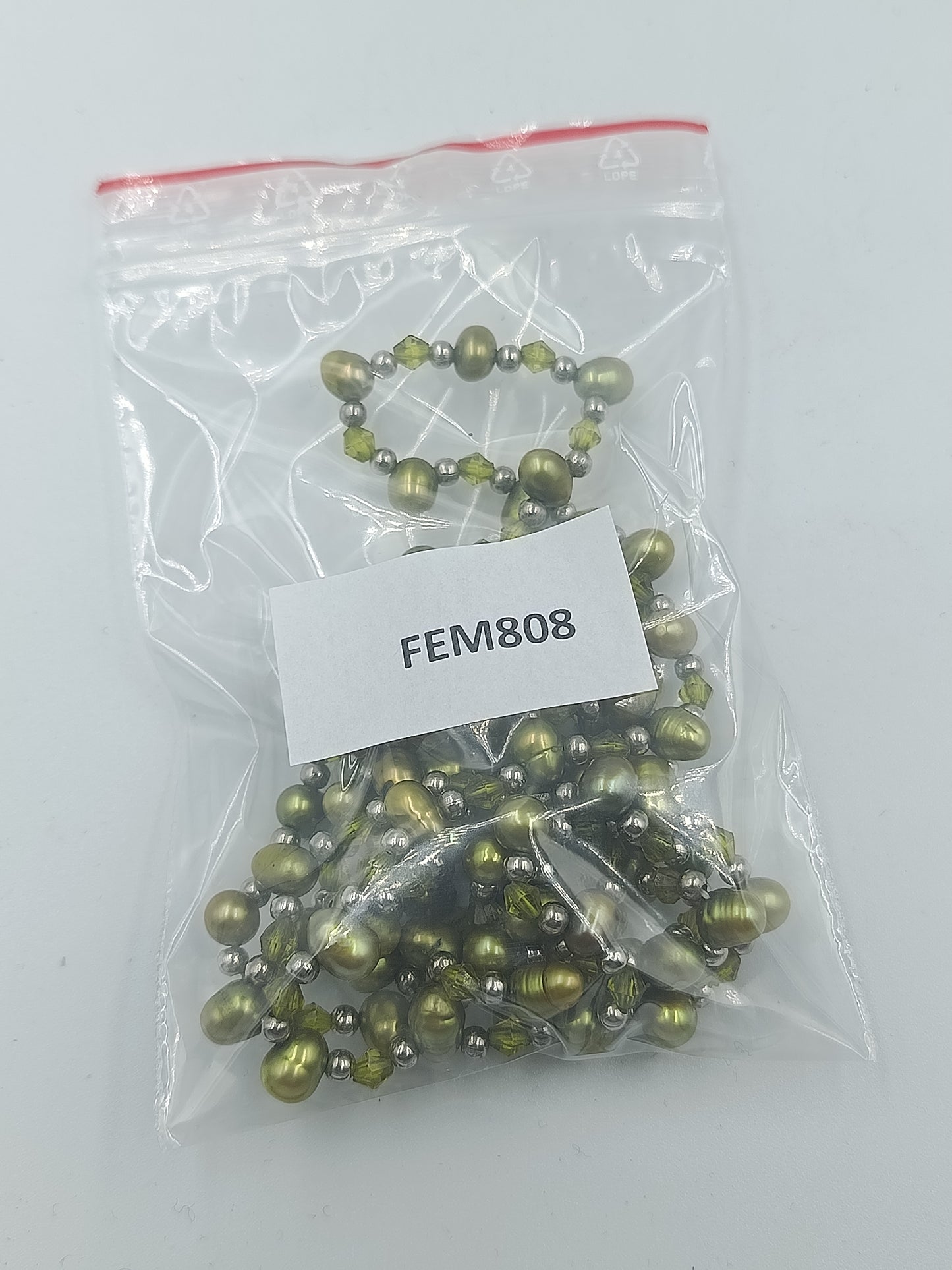 Grüne Perlenkette mit Glasperlen und silberfarbenen Akzenten