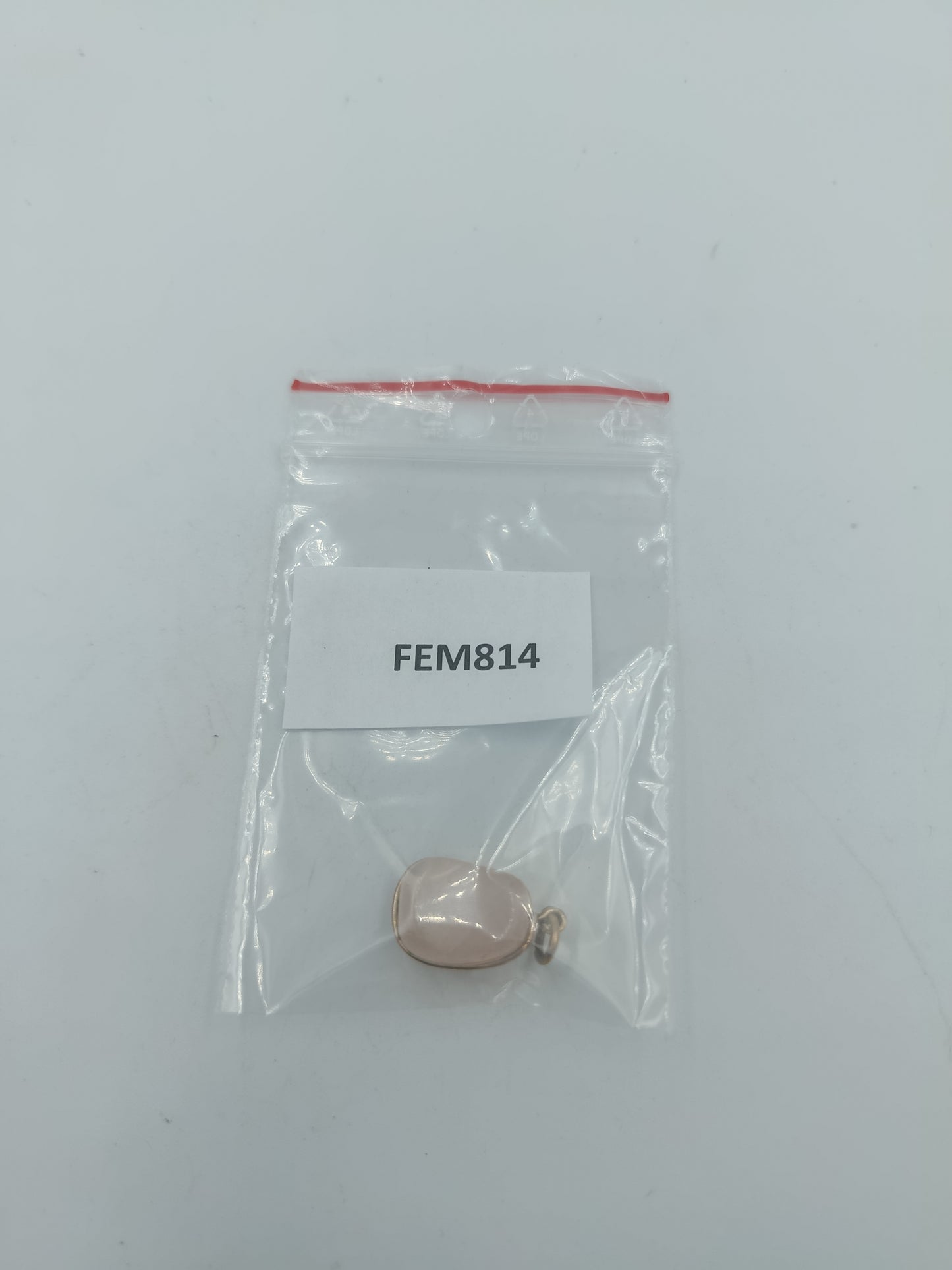 Anhänger mit Rosenquarz-Edelstein und goldfarbener Fassung