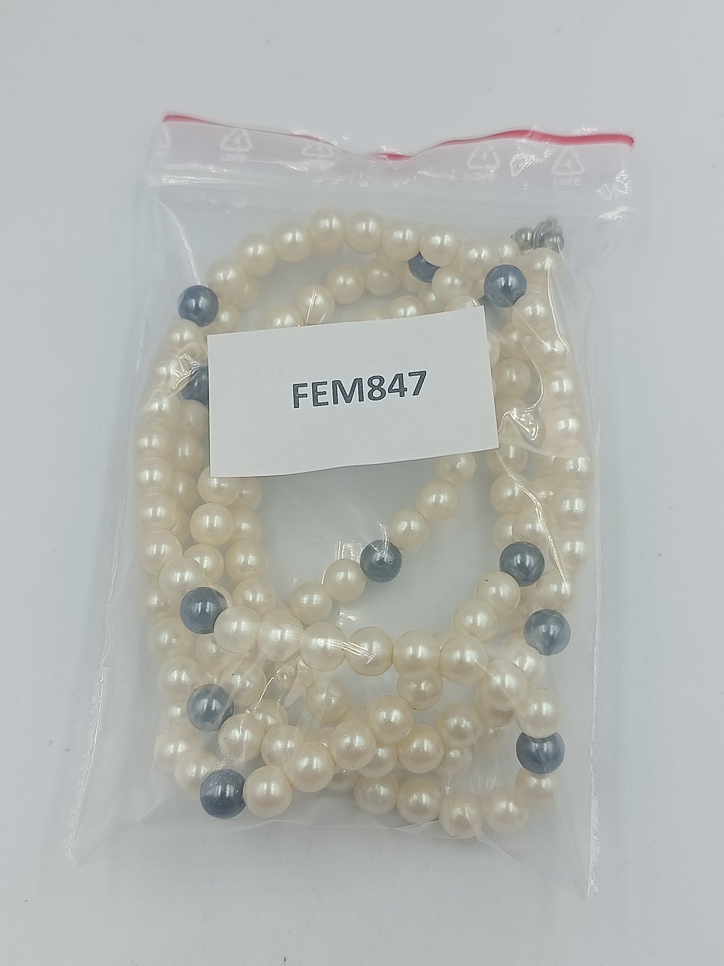 Zweireihige Perlenkette in Creme und Grau im Vintage Stil