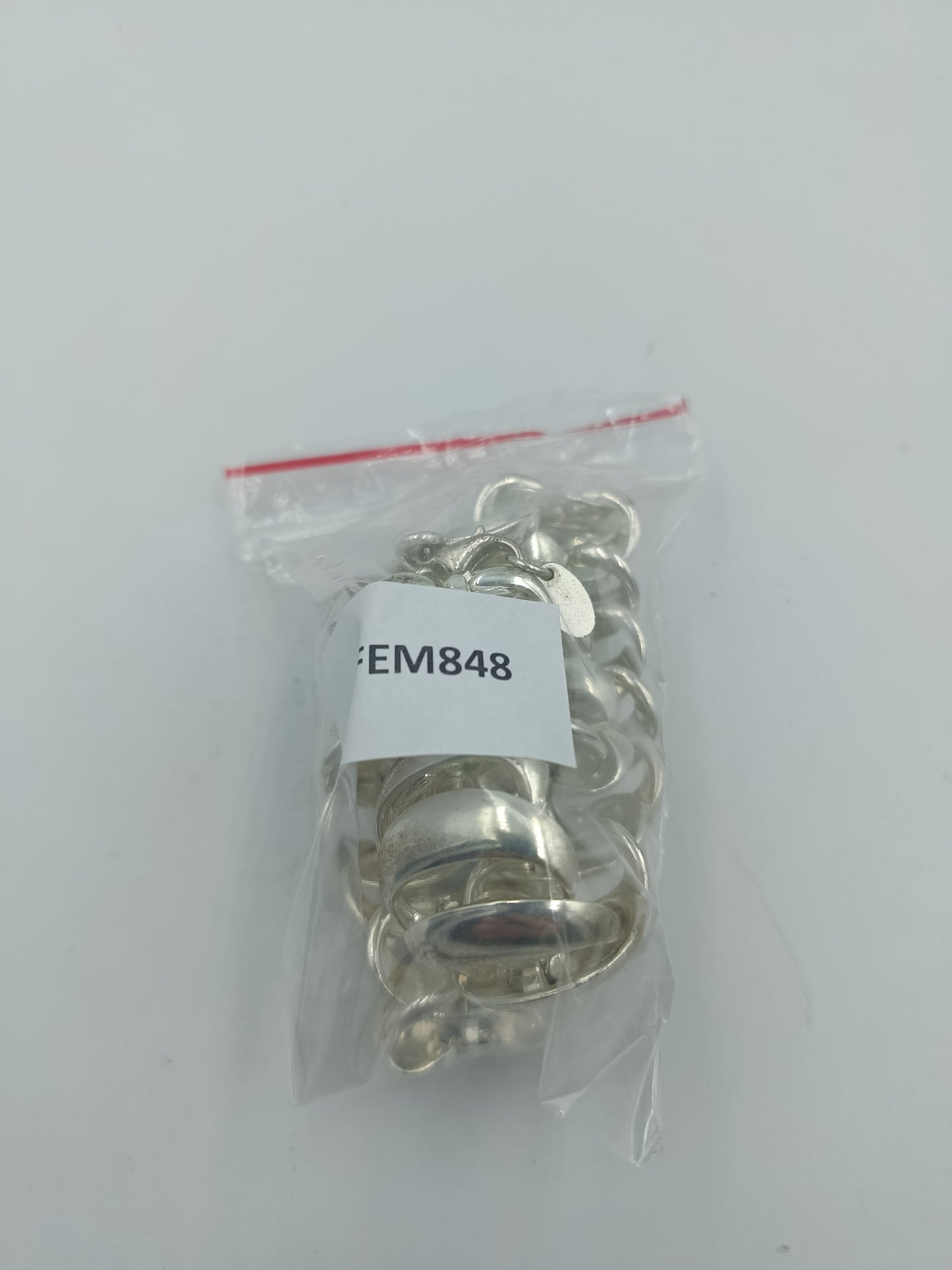 Massive silberfarbene Gliederkette im Statement Stil