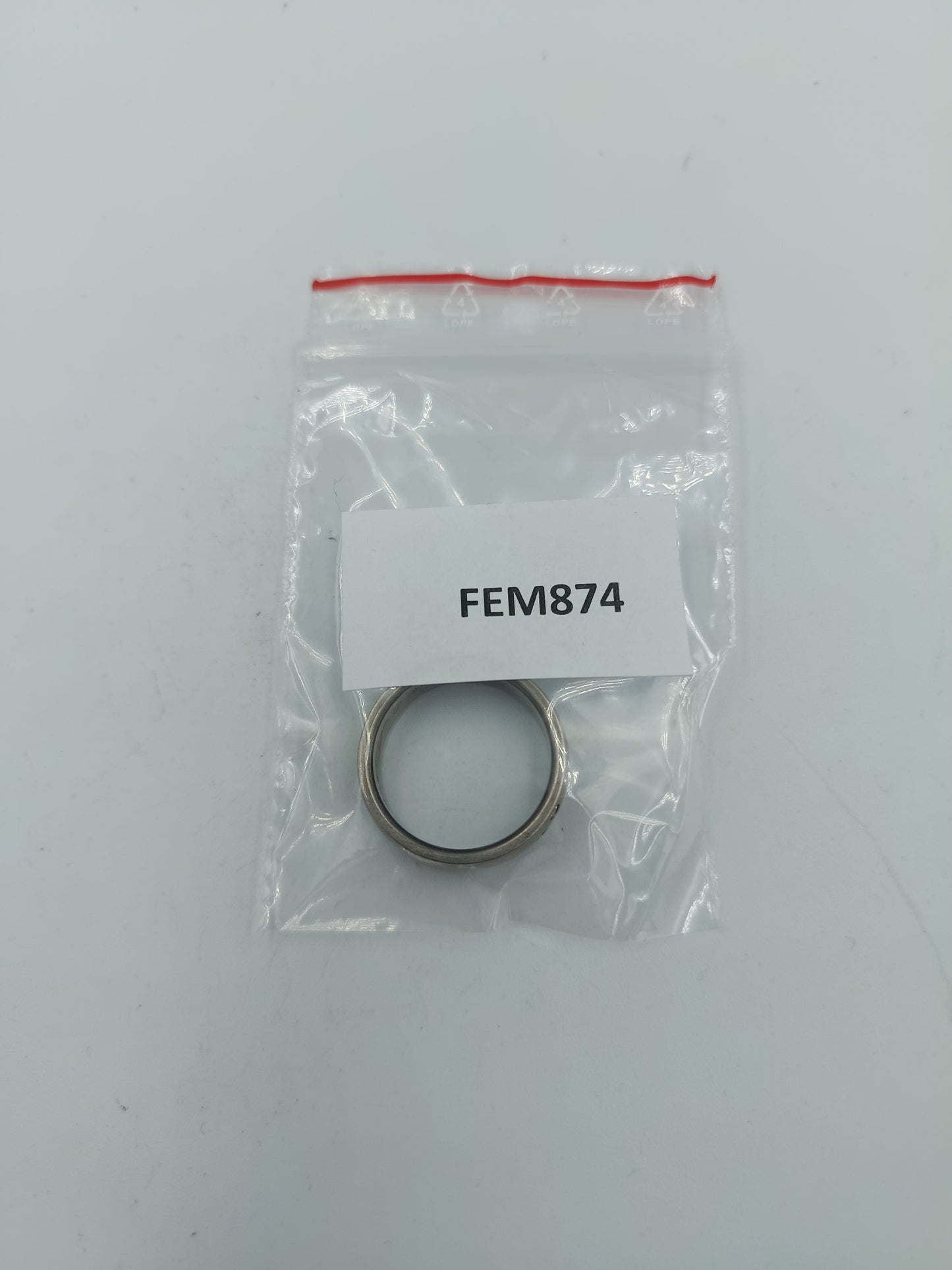 Titan Ring mit Gravur Claudia & Marko und Zirkonia Steinen Größe 58