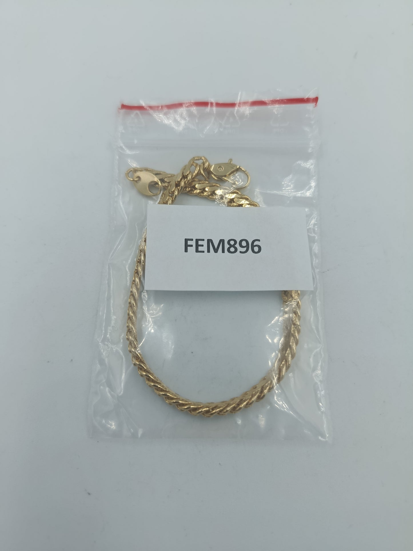 Goldfarbenes Armband im Flachpanzer Design in goldfarbener Optik