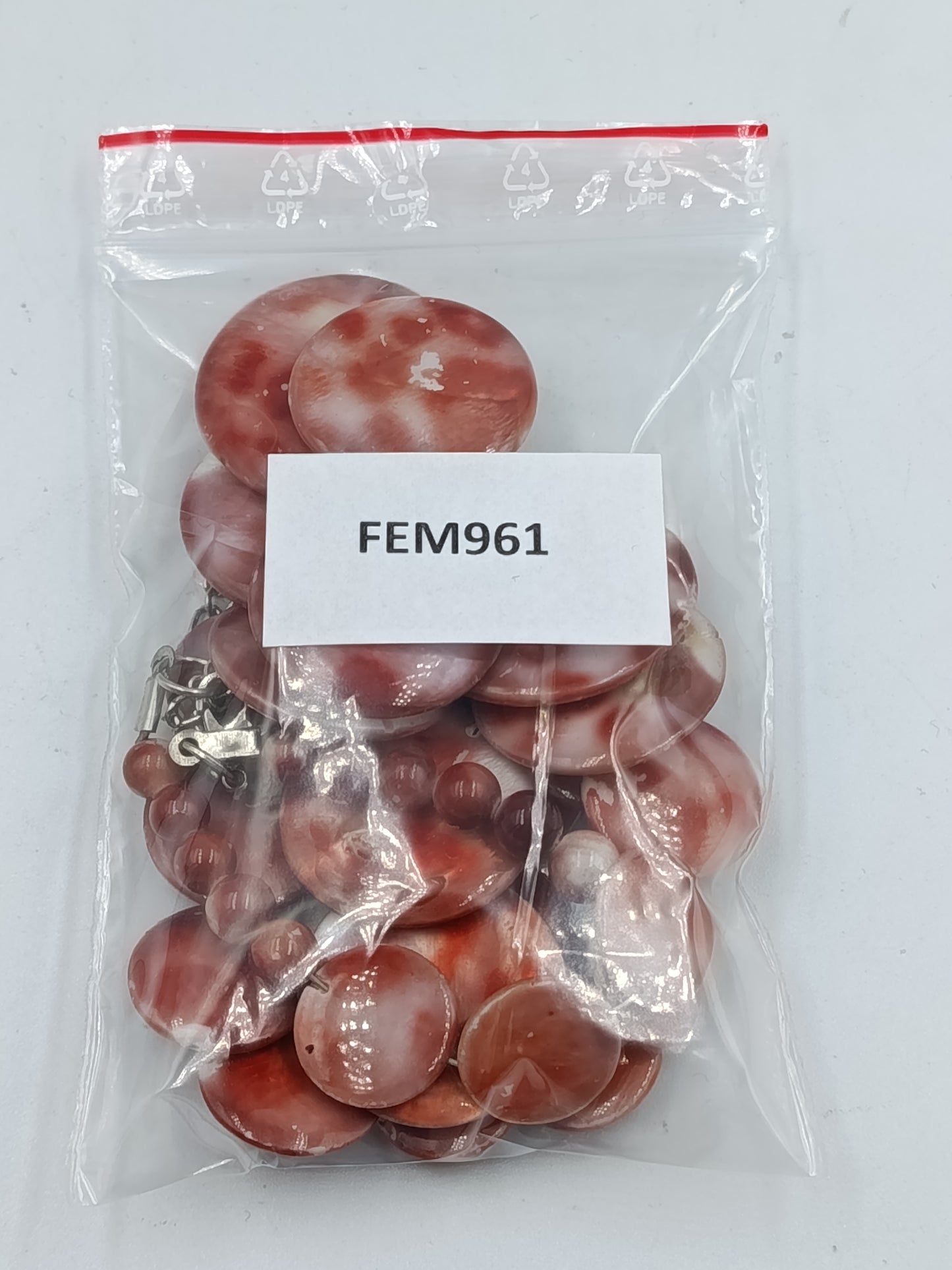 Halskette mit großen runden Scheiben in rot weißem Muschel Design