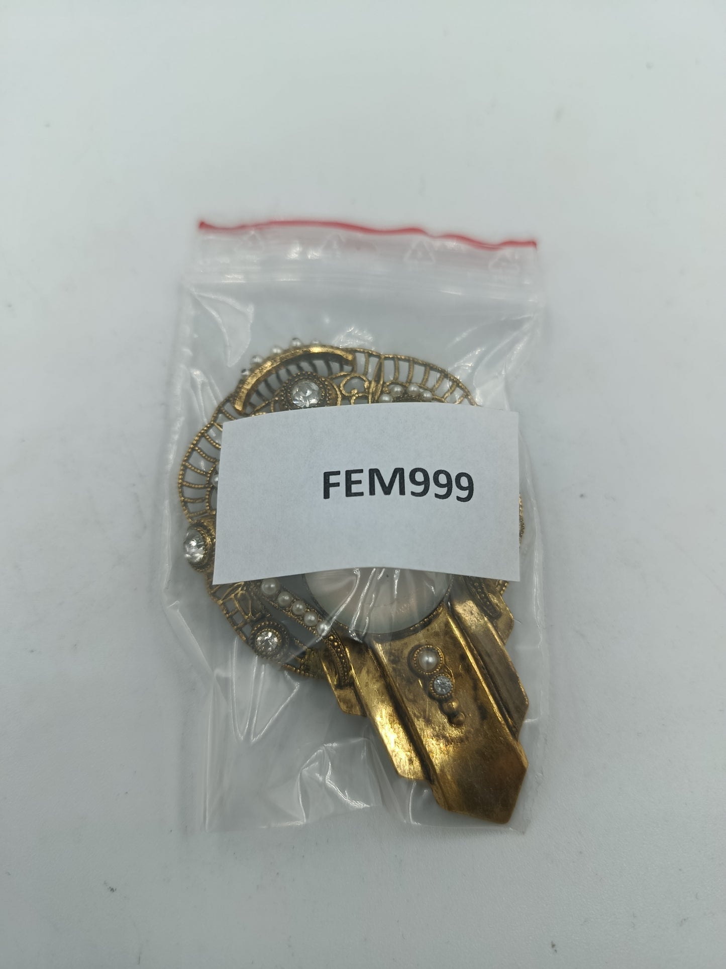 Antike Brosche vergoldet mit Perlen und Glasstein im Vintage Stil