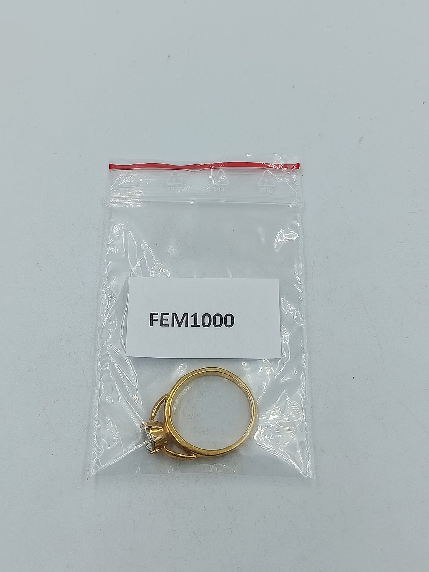 Vergoldeter Ring mit klarem Stein klassisch elegant Schmuck