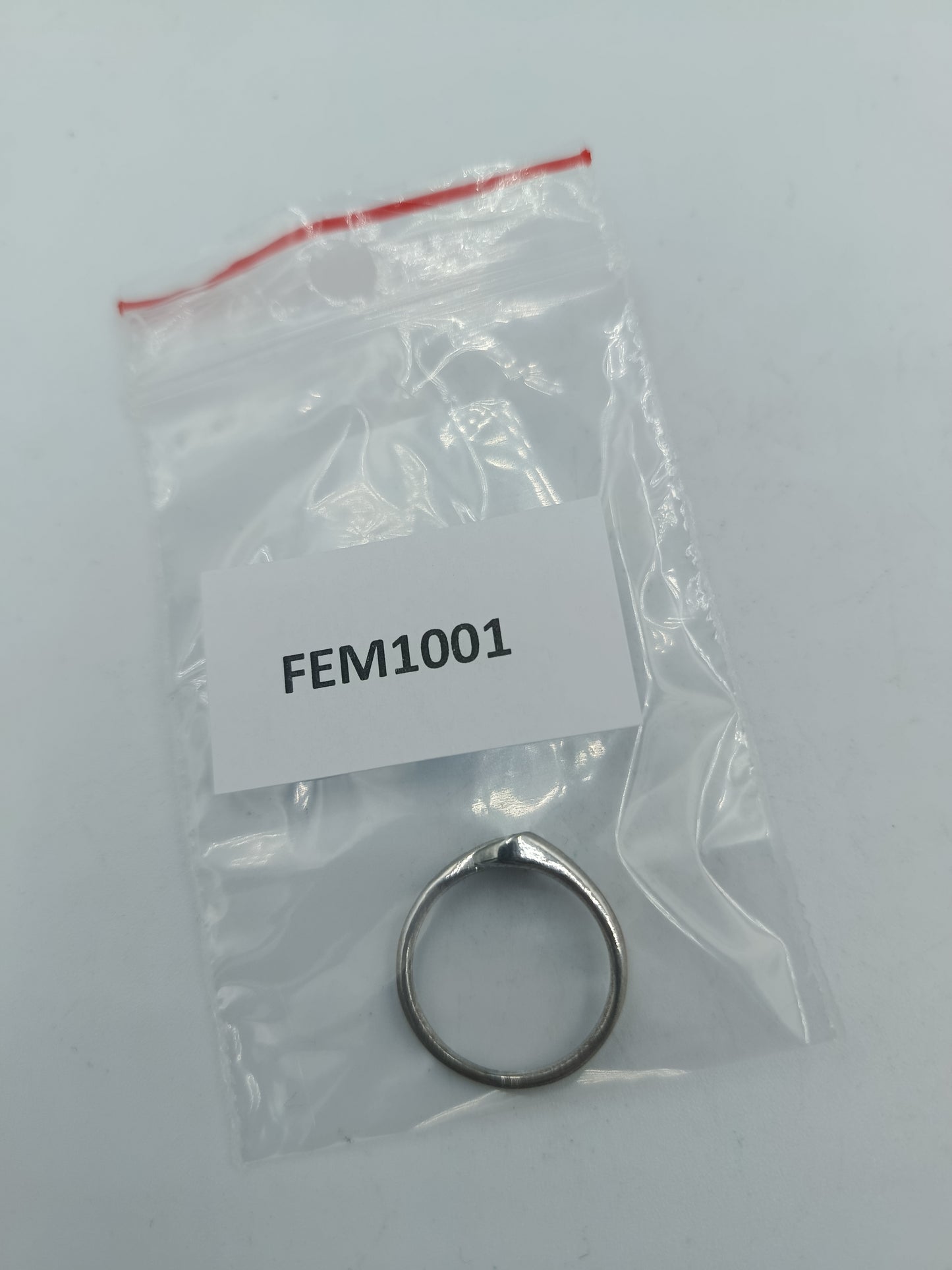 Silberfarbener Ring mit gelben und klaren Steinen modern elegant