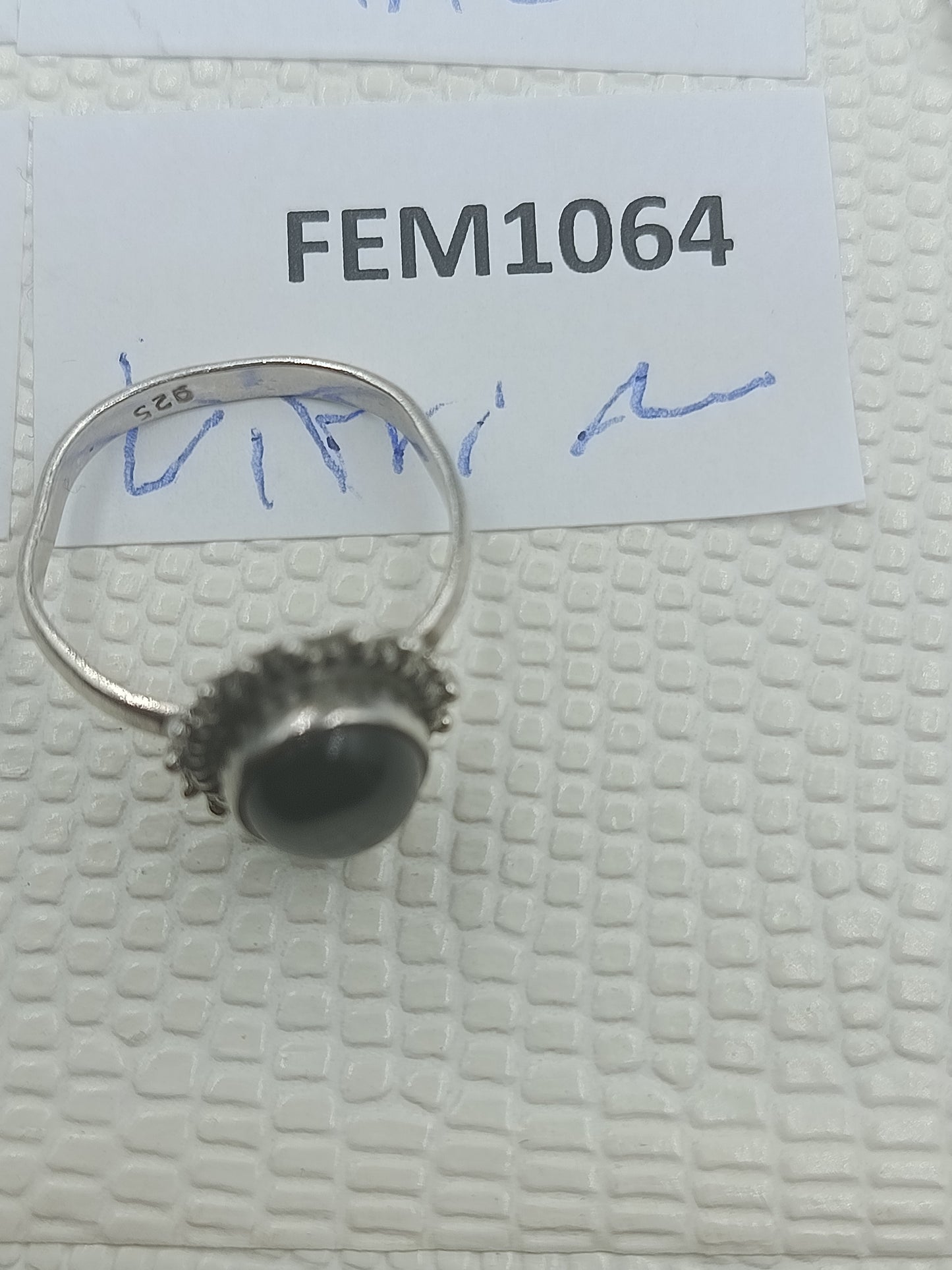 Schlichter 925 Silber Ring mit schwarzem Cabochonstein Zeitloses Design