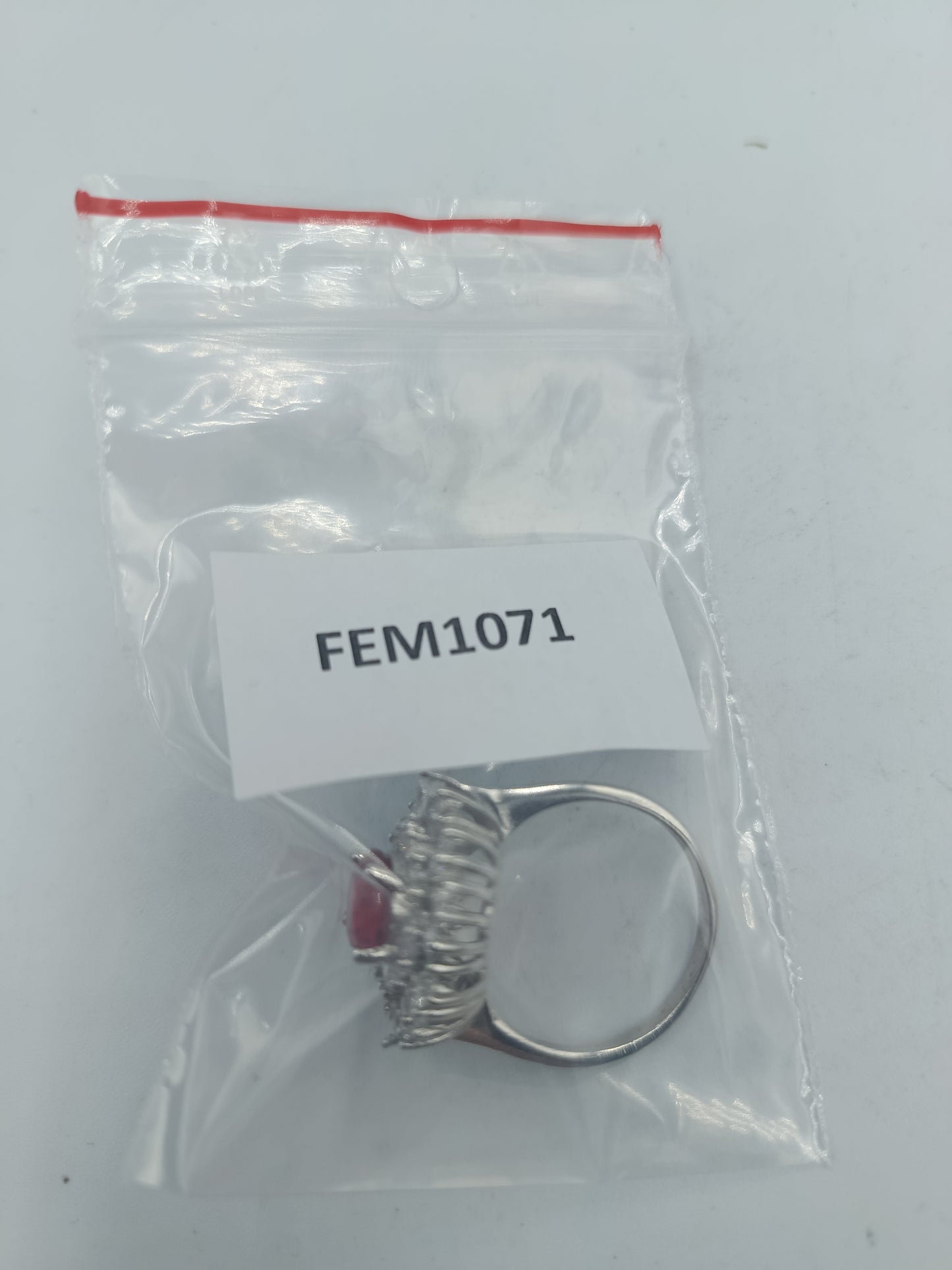 925 Silber Ring mit rubinrotem Stein und Kristallkranz