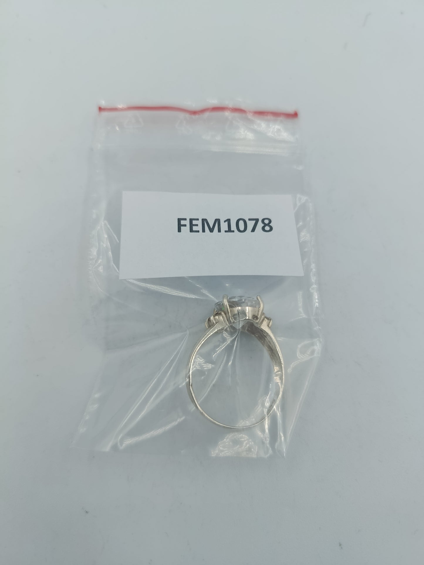 Eleganter 925 Silber Ring mit großem klaren Stein Klassische elegante Fassung