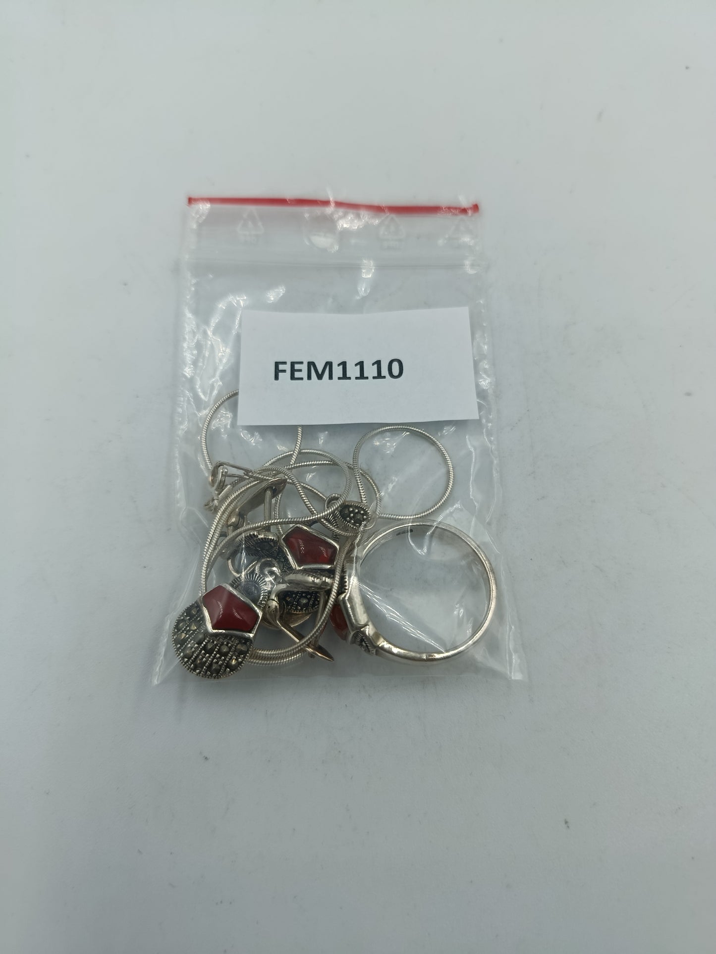 925 Silber Set mit rotem Stein und Markasiten Klassisches Design für zeitlosen Look