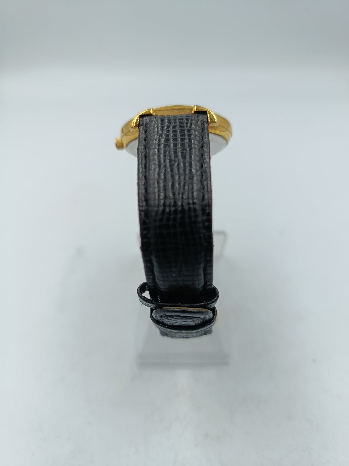 Ascot Damen Armbanduhr goldfarben mit schwarzem Lederband Zeitloses Design