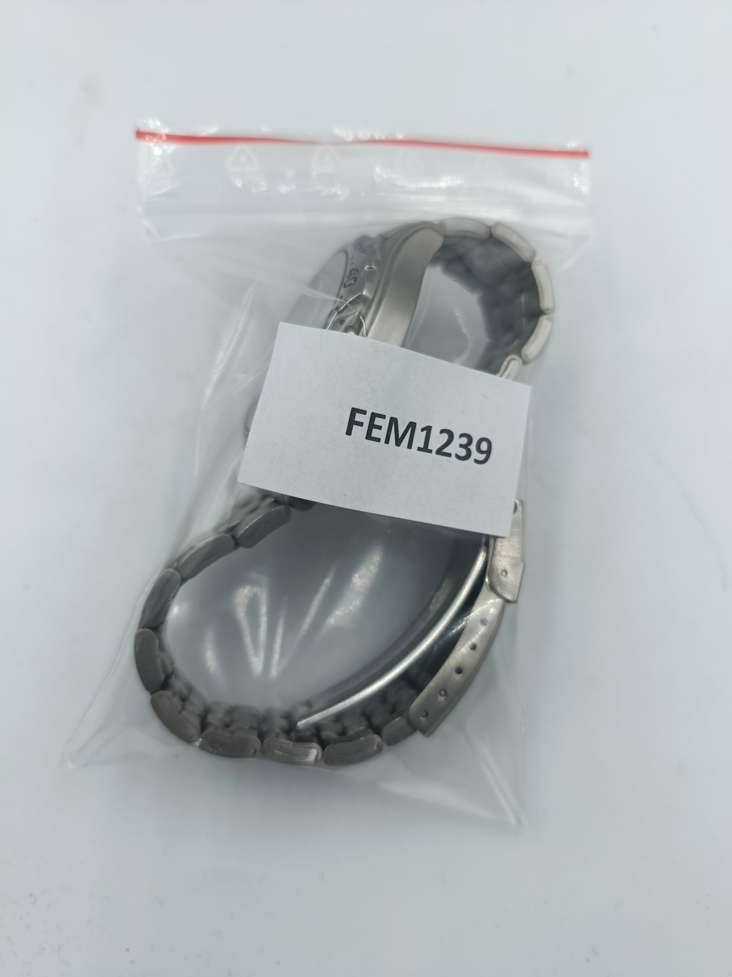 Sportliche Herrenarmbanduhr mit Chronograph und Metallarmband